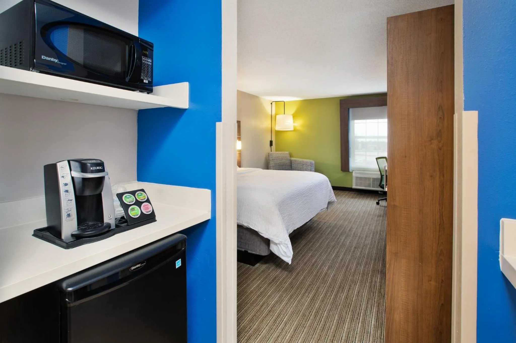 Photo of the whole room, Bed in Holiday Inn Express Hotel & Suites Delaware-Columbus Area by IHG