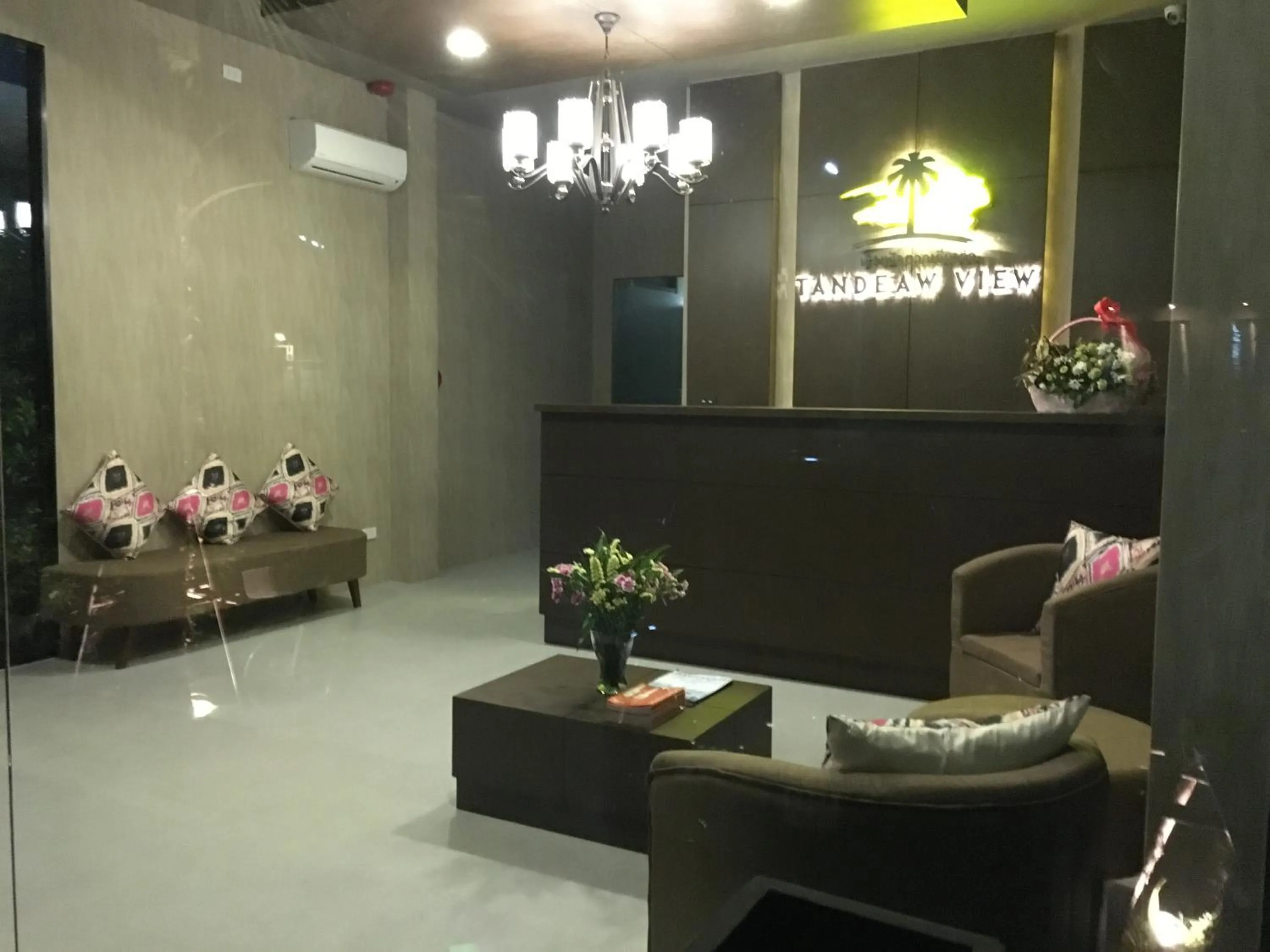 Facade/entrance in Tandeaw View