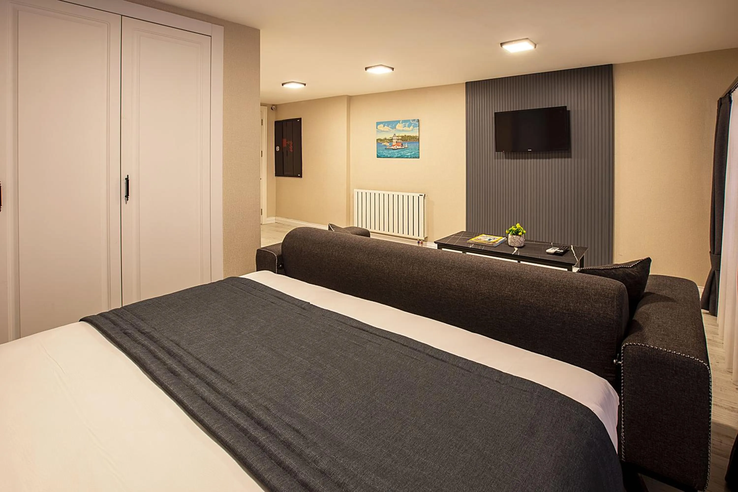 TV and multimedia, Bed in Moss Suites Hotel