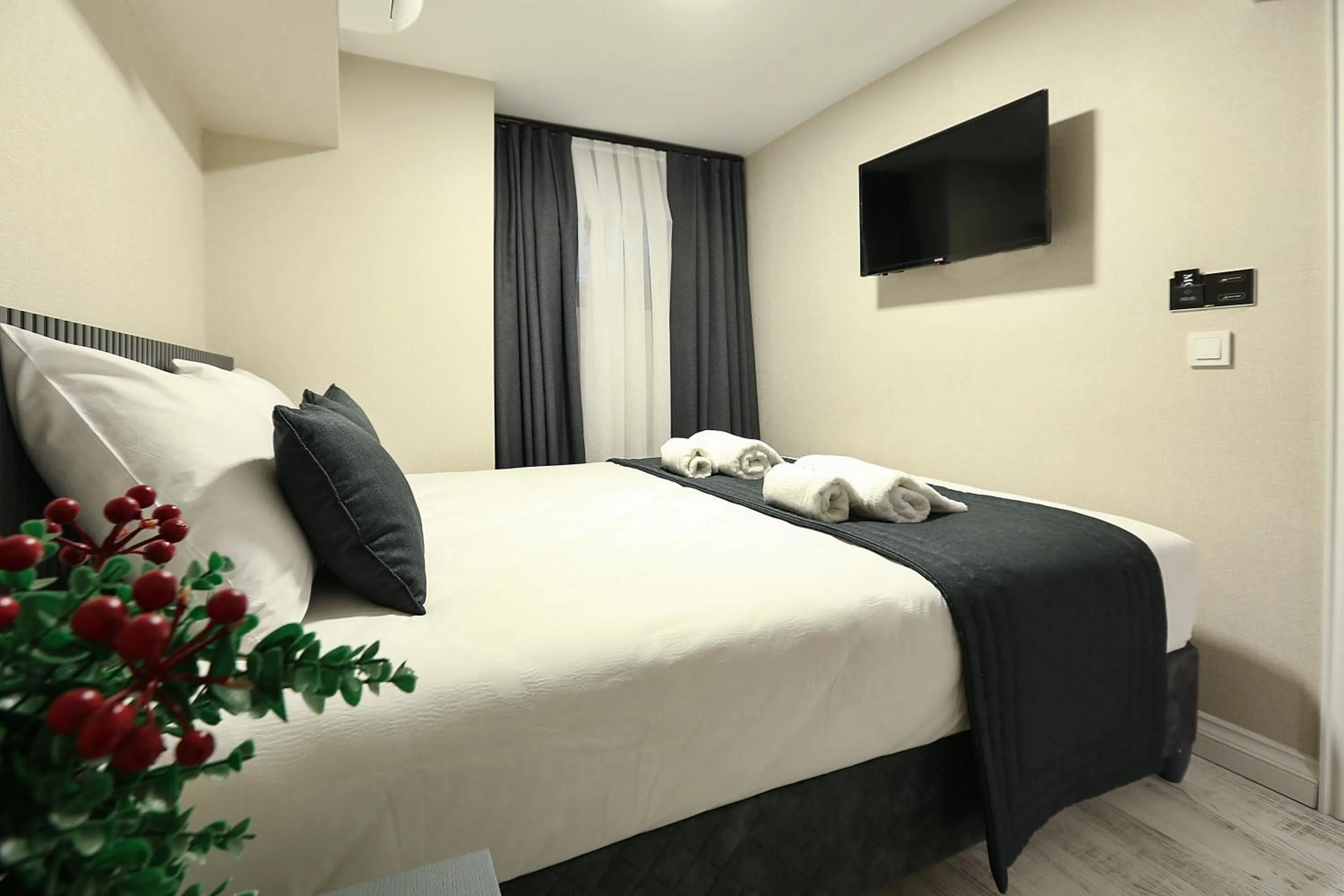 Bedroom, Bed in Moss Suites Hotel