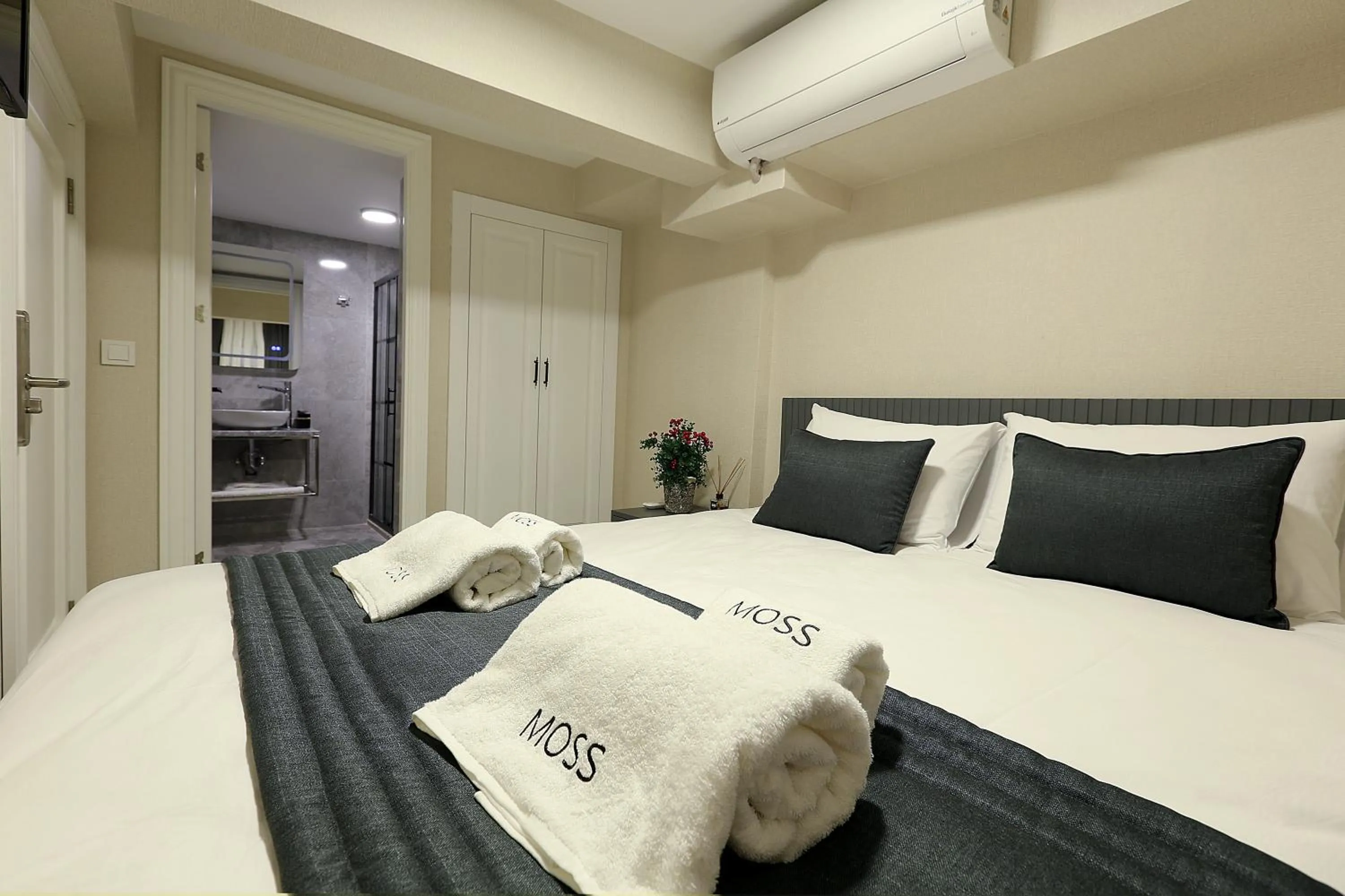 Bed in Moss Suites Hotel