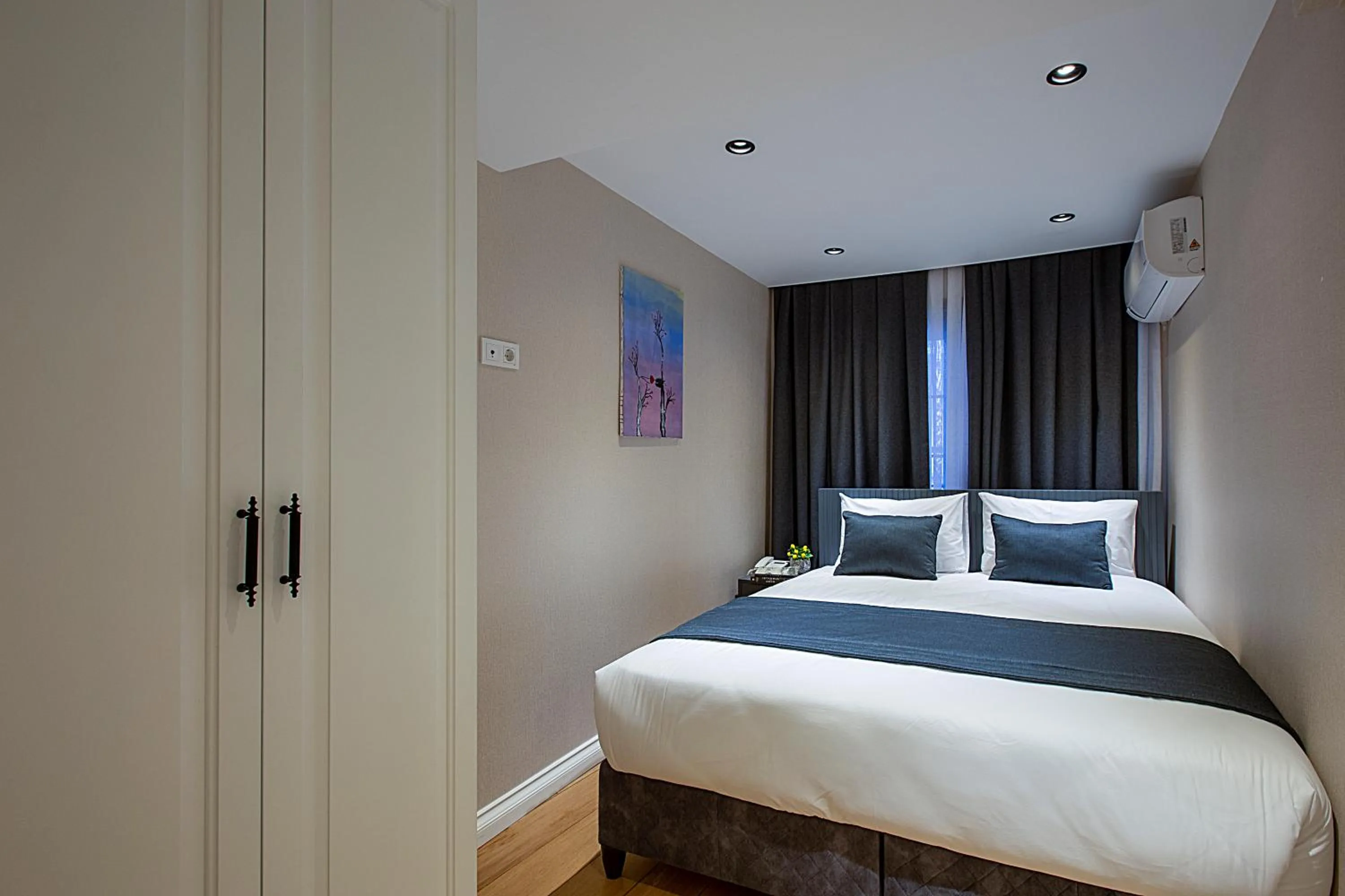 Bed in Moss Suites Hotel