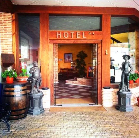 Facade/entrance in Hotel Venta El Molino