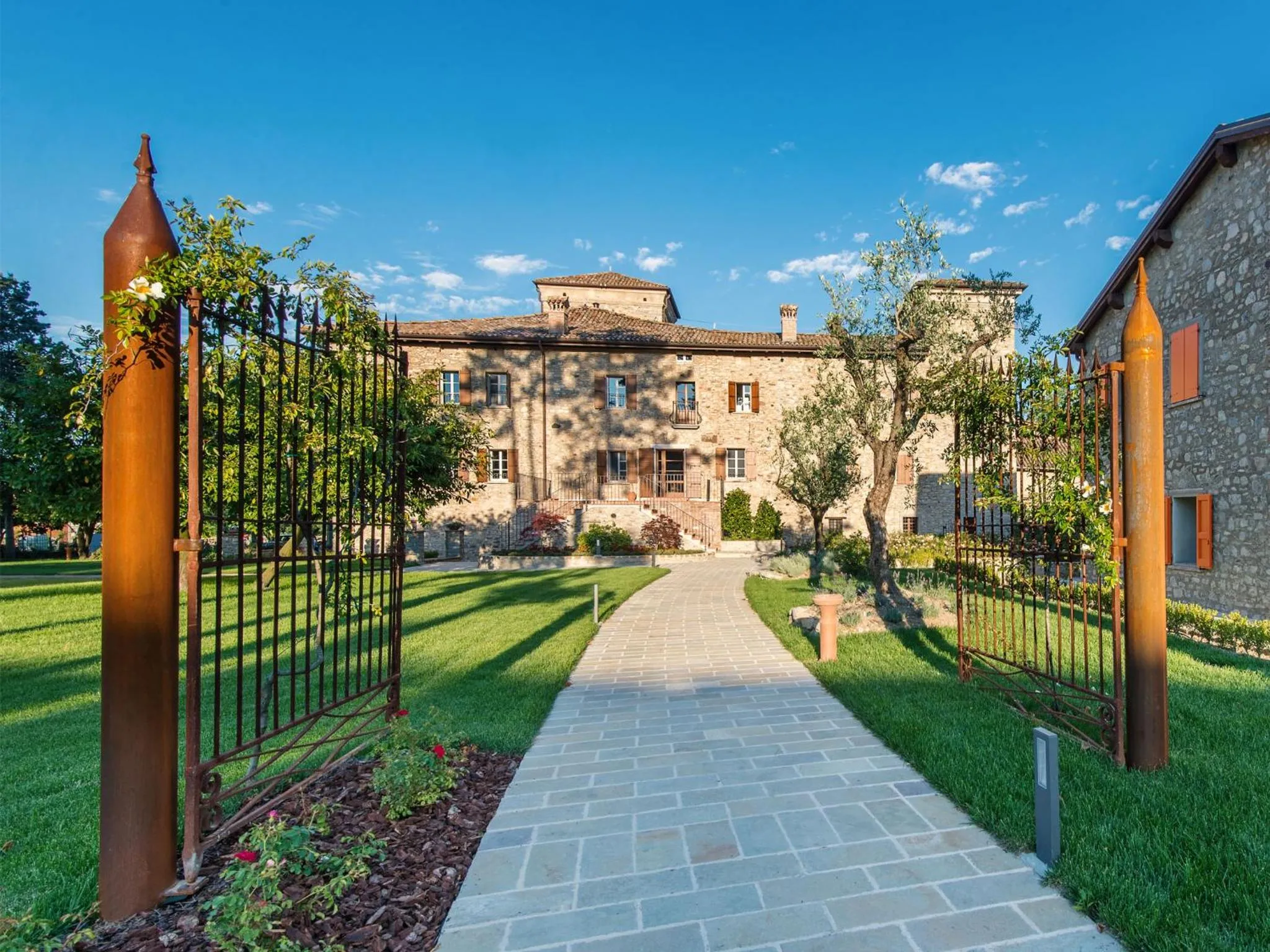 Facade/entrance in Borgo Cadonega