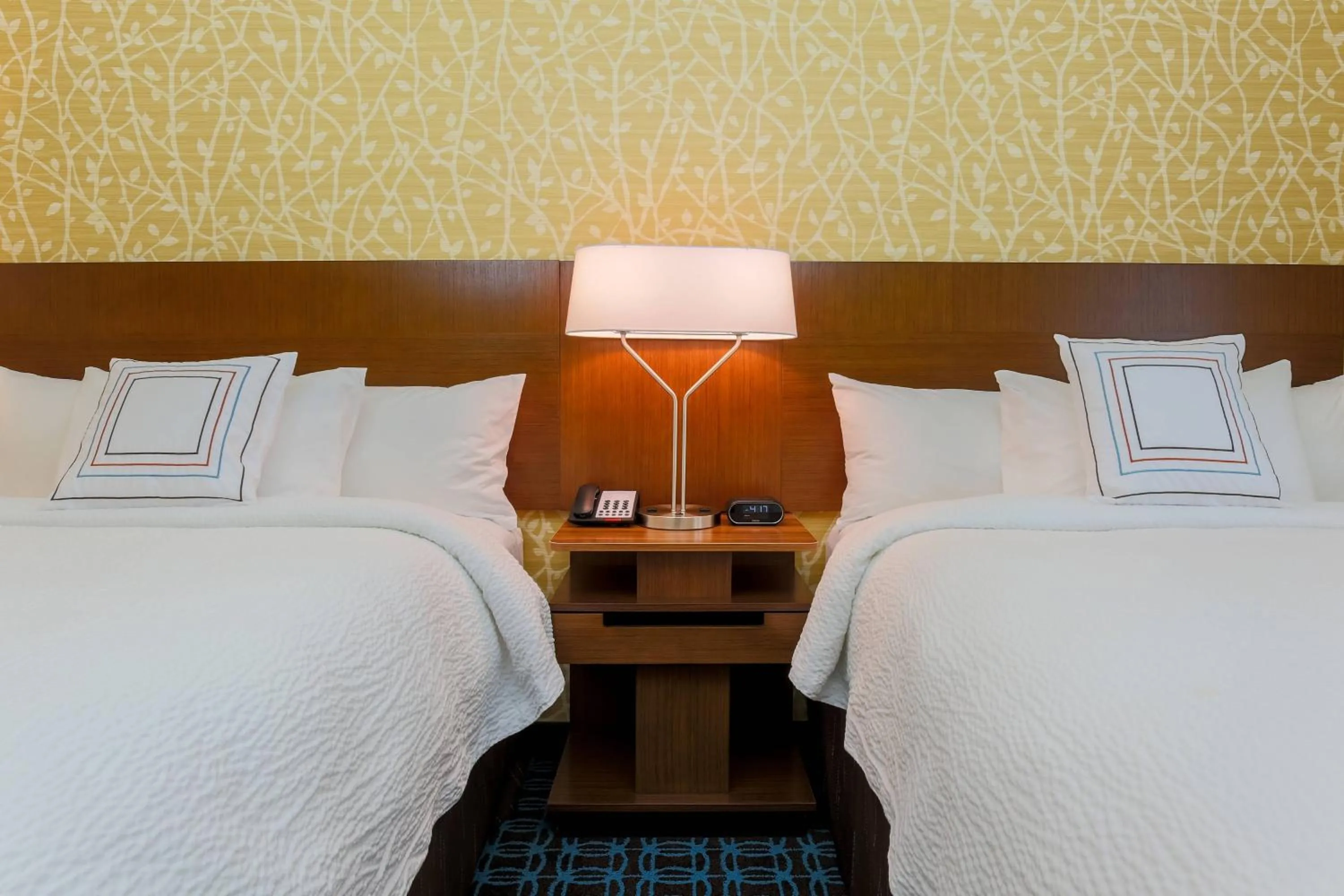 Photo of the whole room, Bed in Fairfield Inn & Suites by Marriott Alexandria