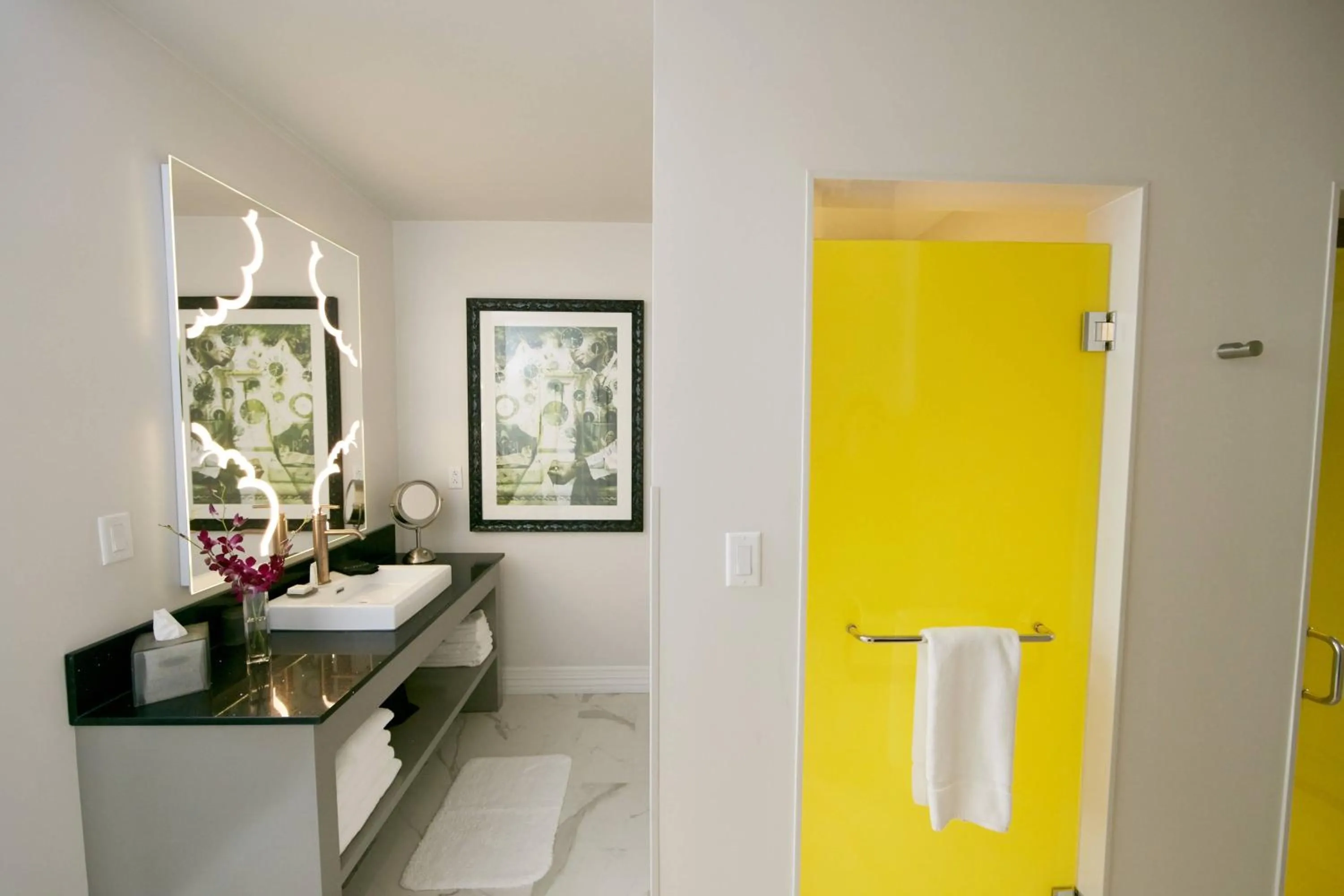 Bathroom in Elyton Hotel, Autograph Collection