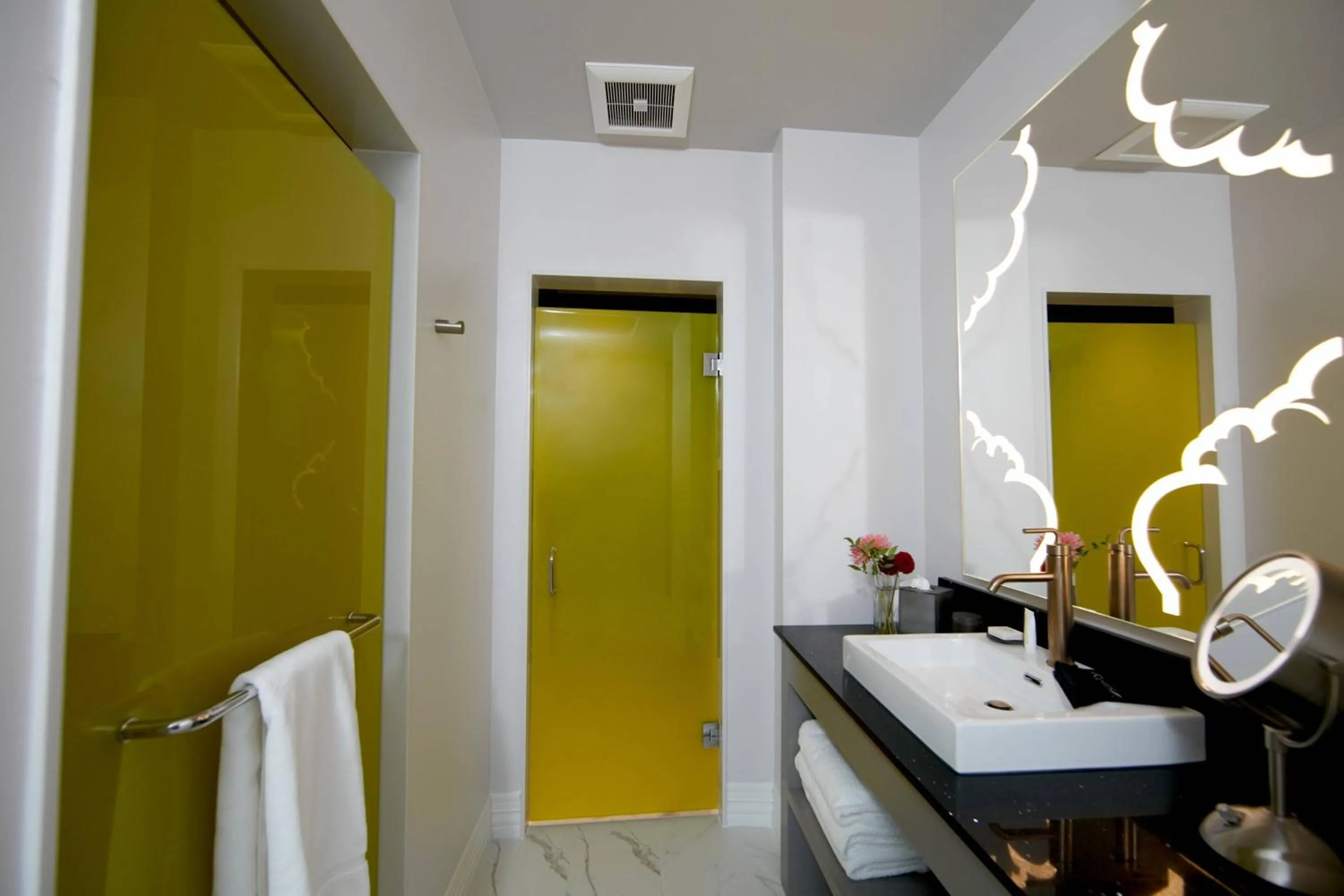 Bathroom in Elyton Hotel, Autograph Collection