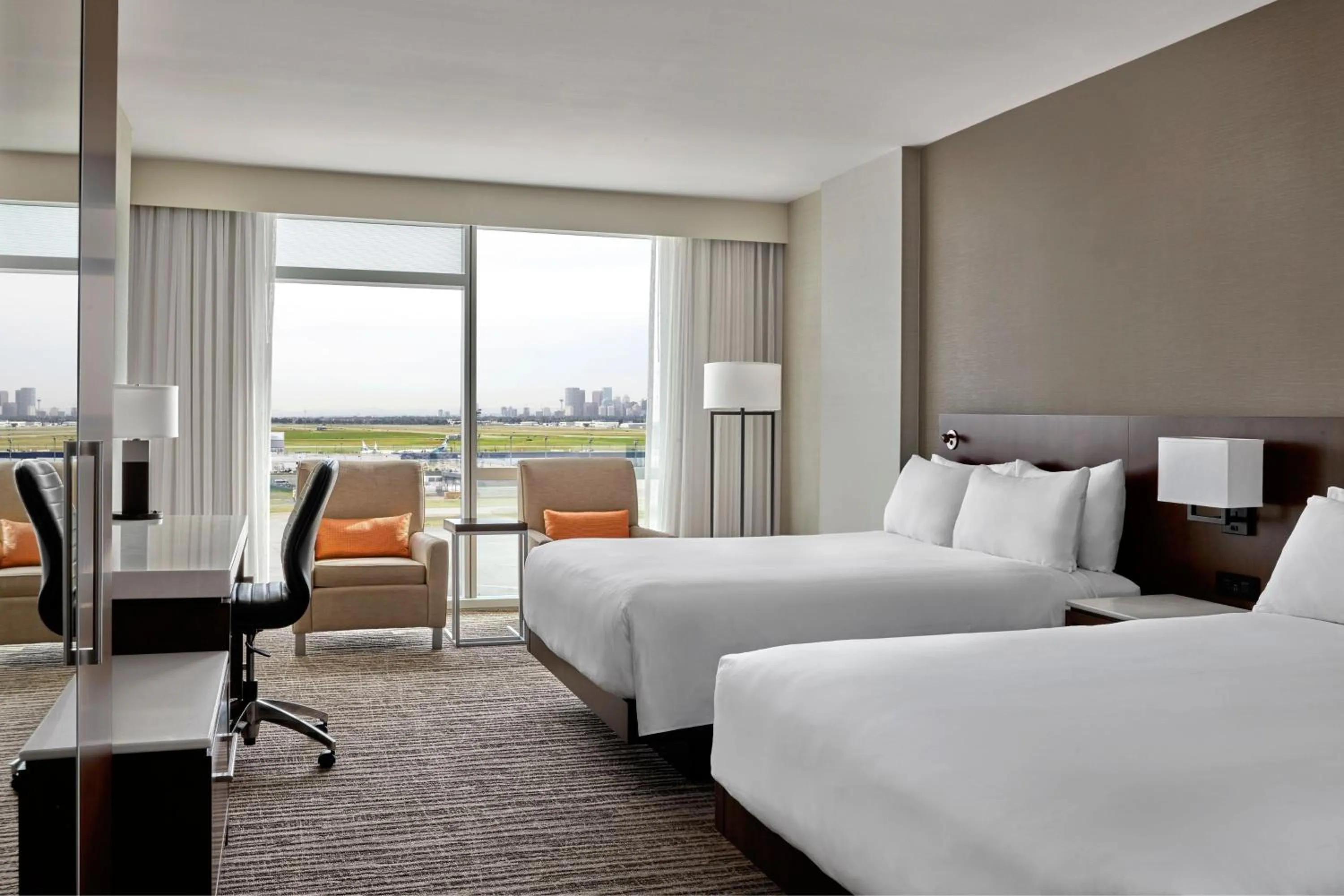 Photo of the whole room, Bed in Calgary Airport Marriott In-Terminal Hotel