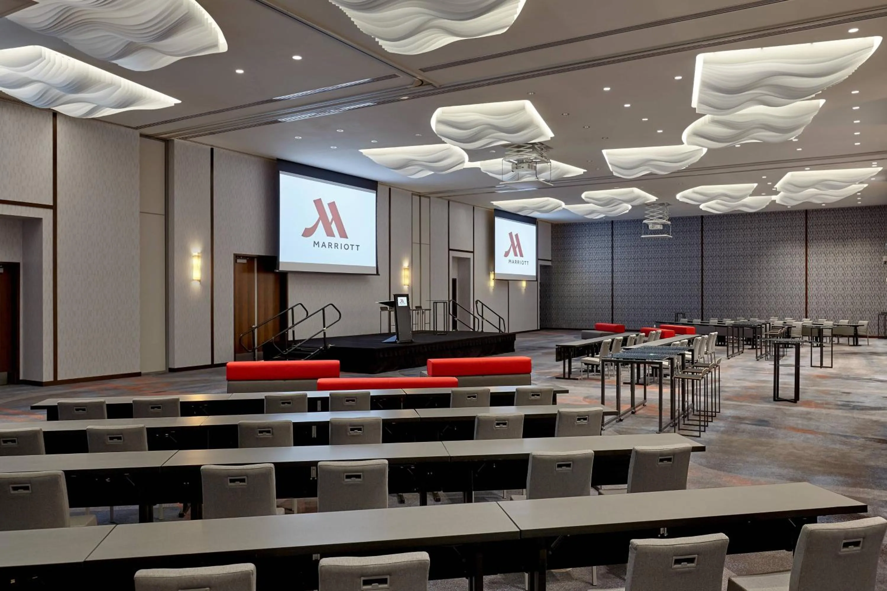 Meeting/conference room in Calgary Airport Marriott In-Terminal Hotel