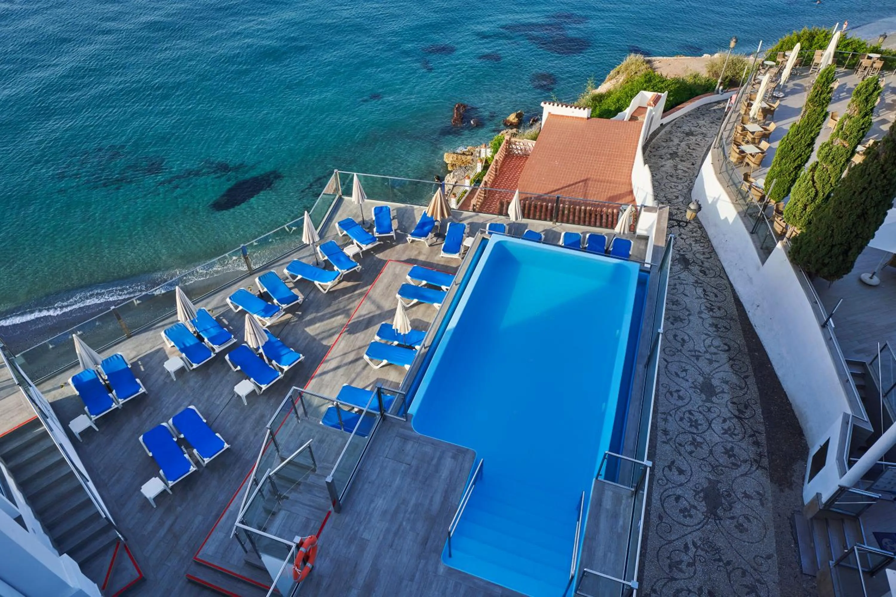 Swimming pool in Hotel Balcón de Europa