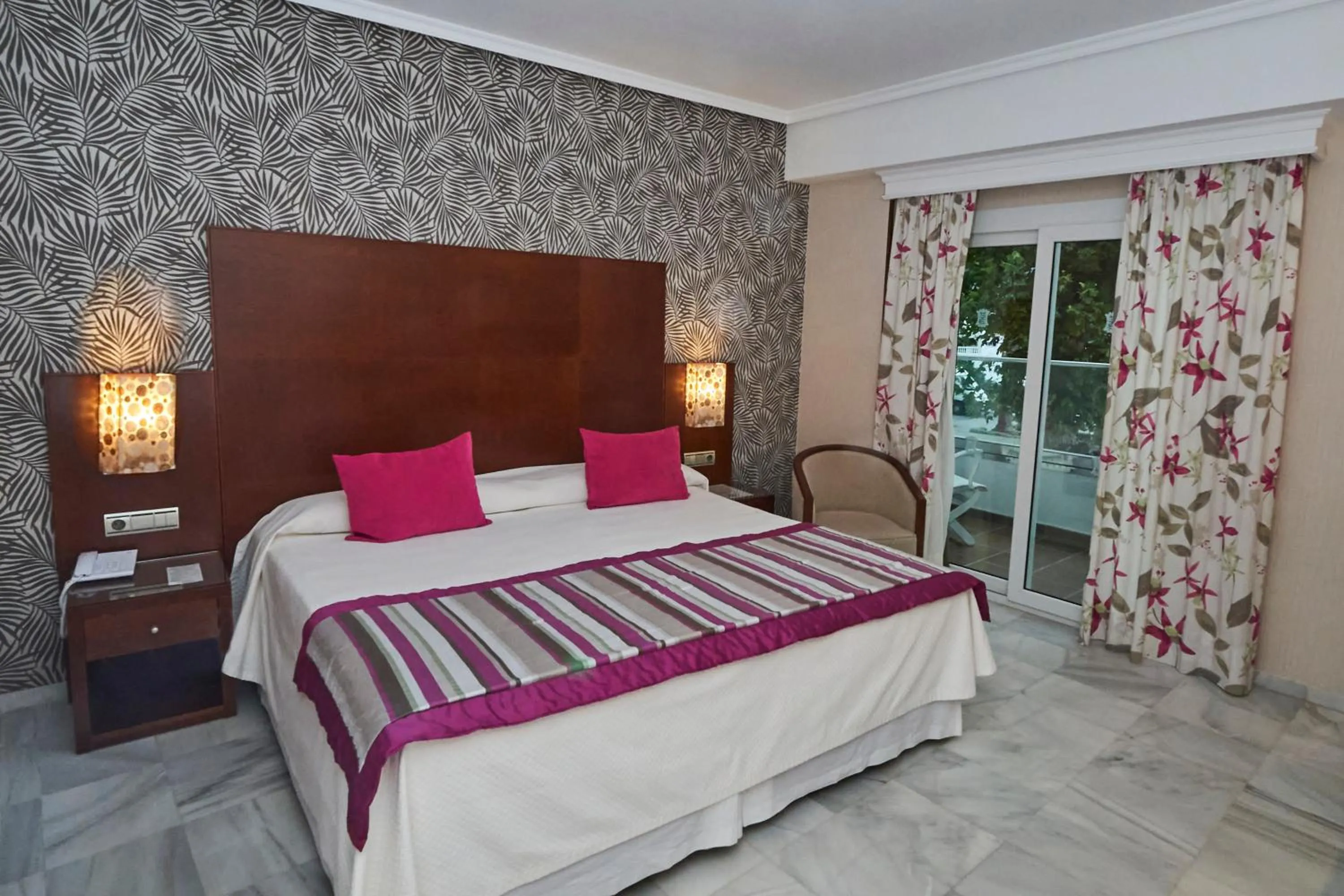 Photo of the whole room, Bed in Hotel Balcón de Europa