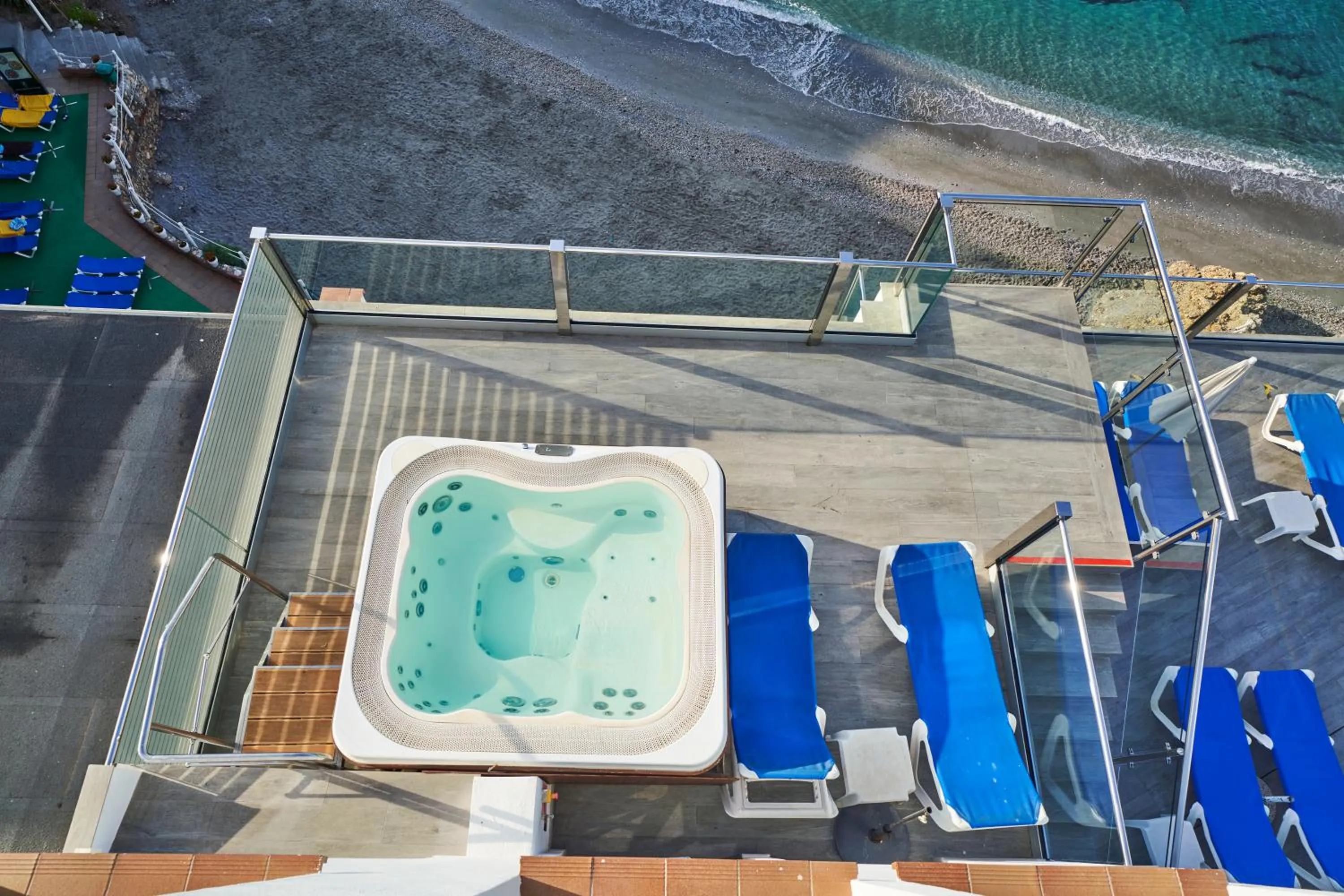 Hot Tub in Hotel Balcón de Europa