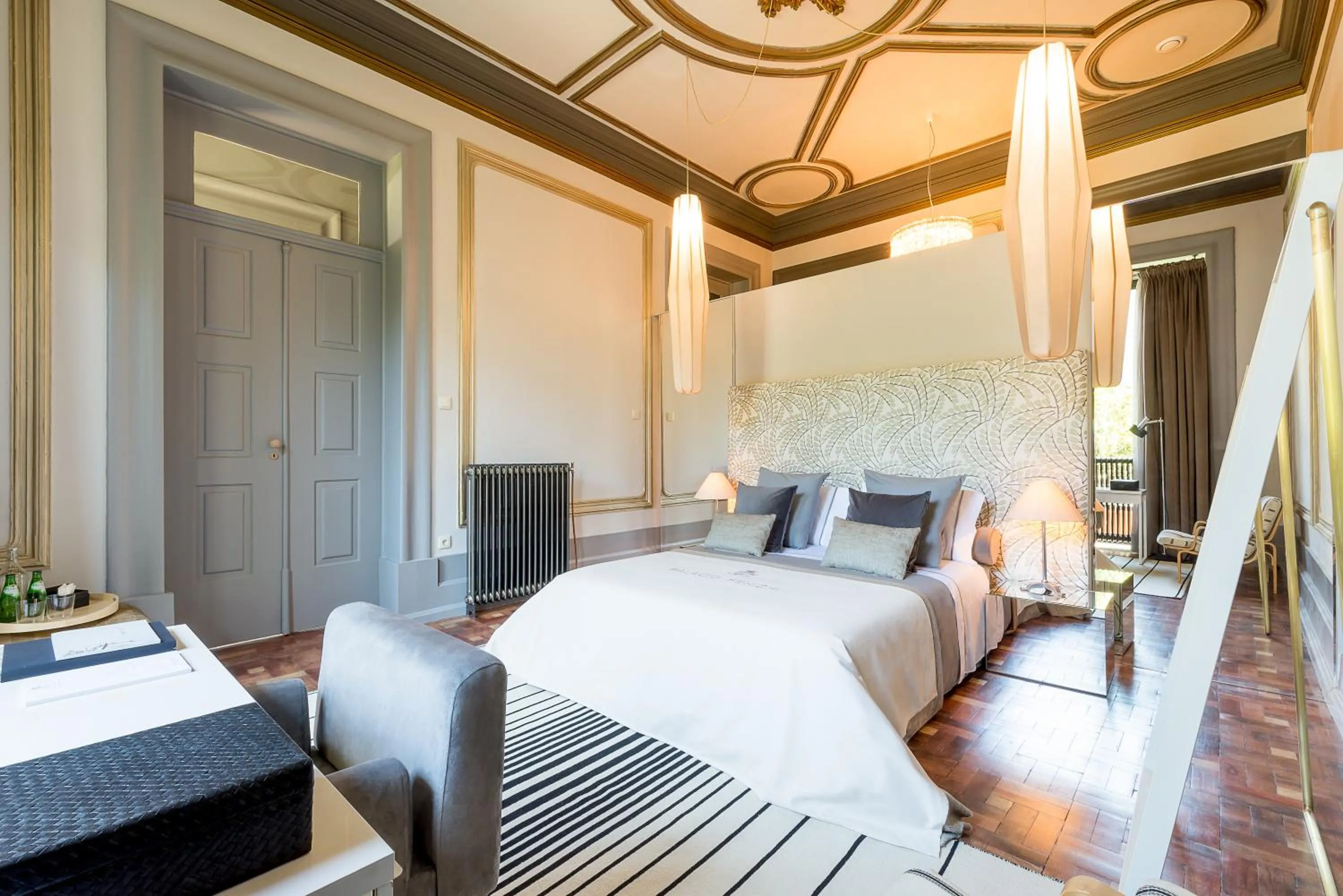 Bed in Charm Palace Porto