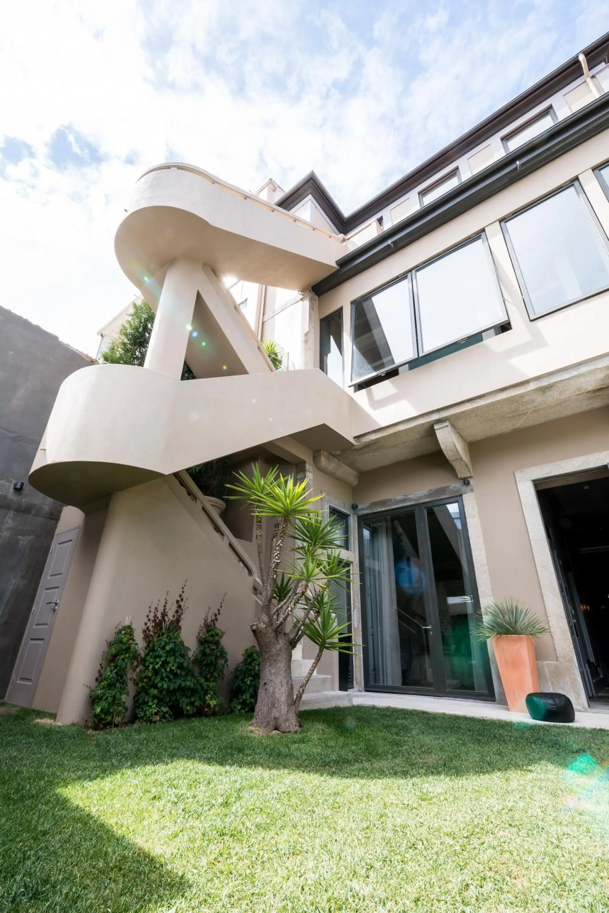 Property building in Charm Palace Porto