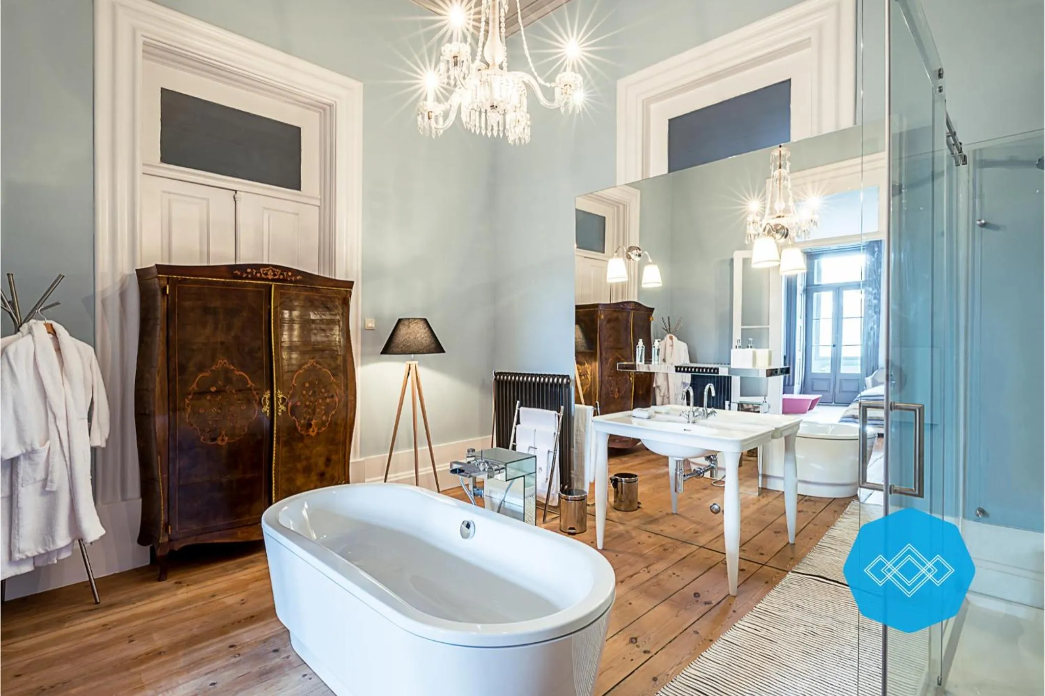 Bath in Charm Palace Porto