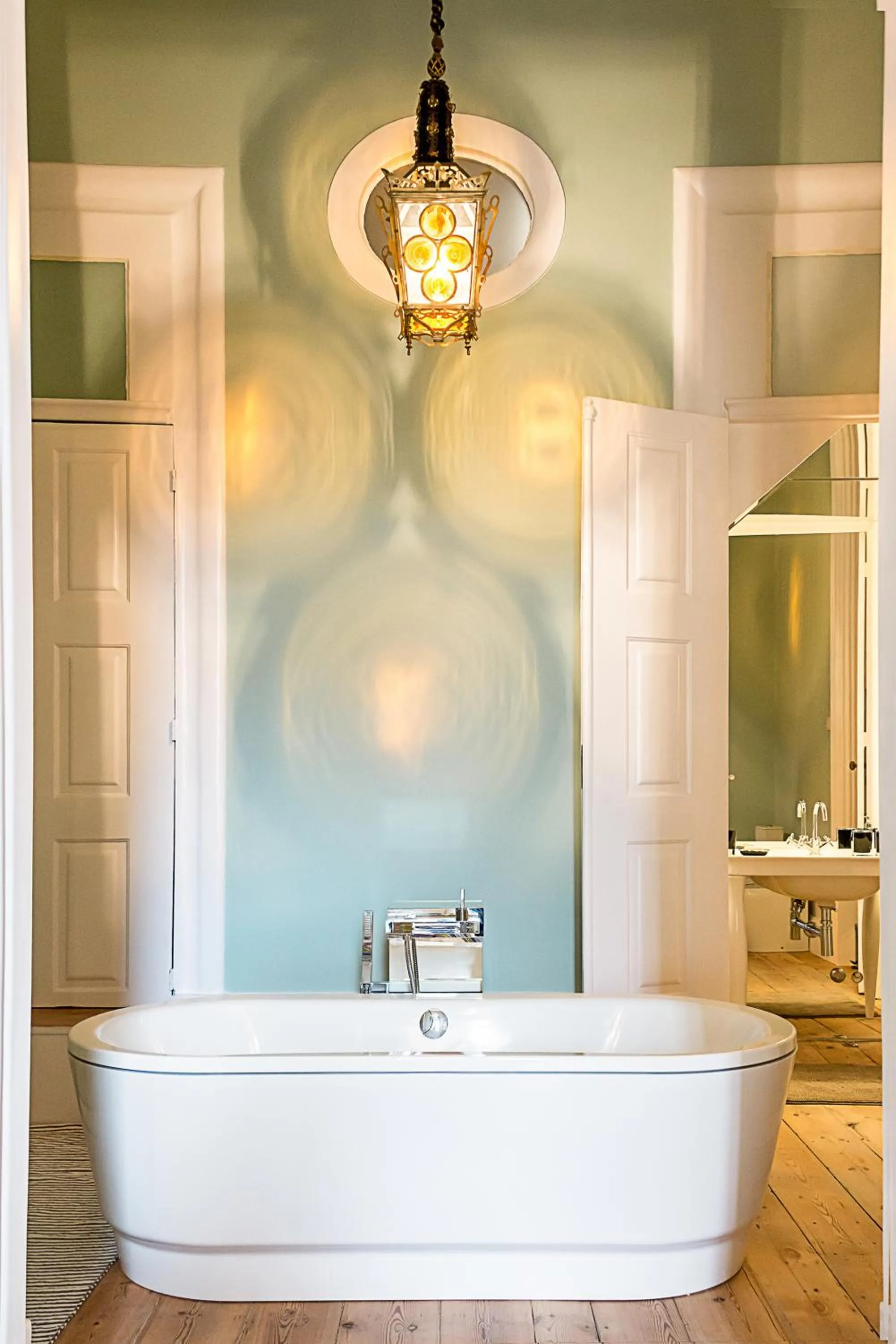 Shower in Charm Palace Porto