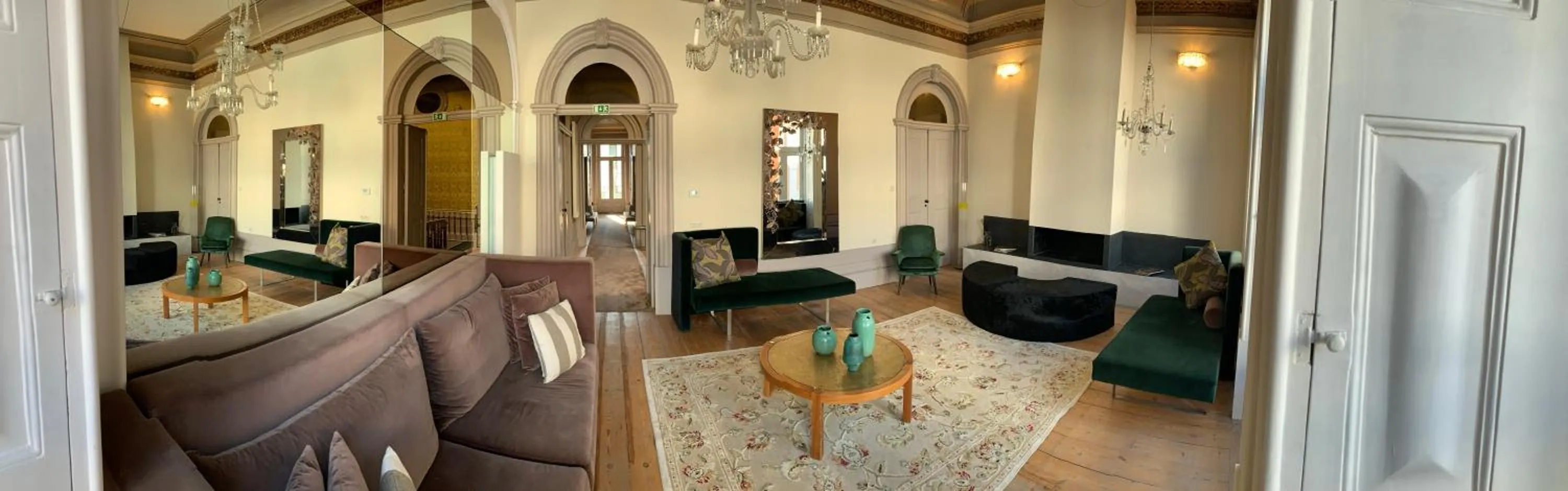 Communal lounge/ TV room in Charm Palace Porto