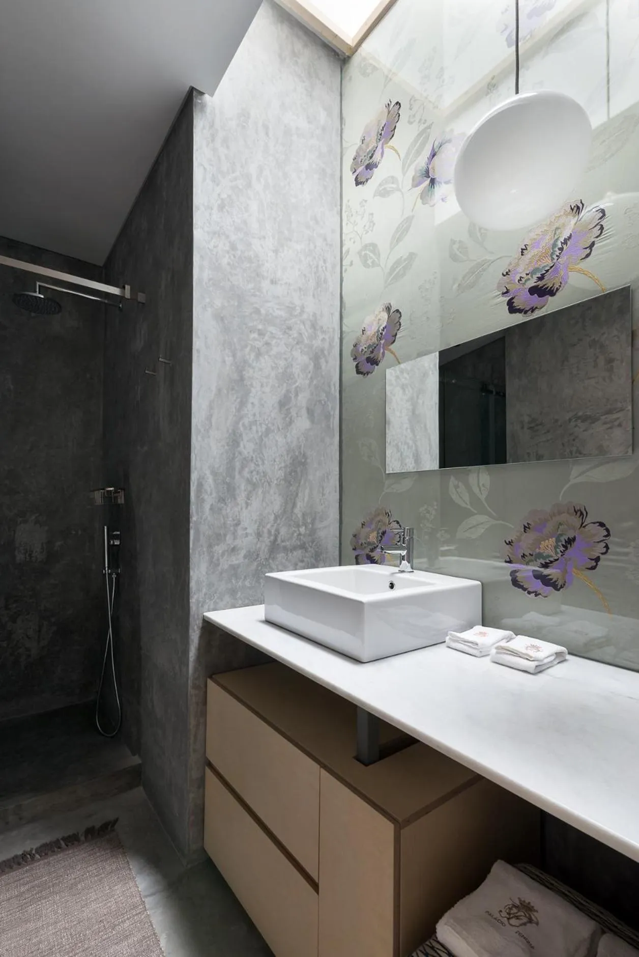 Toilet in Charm Palace Porto