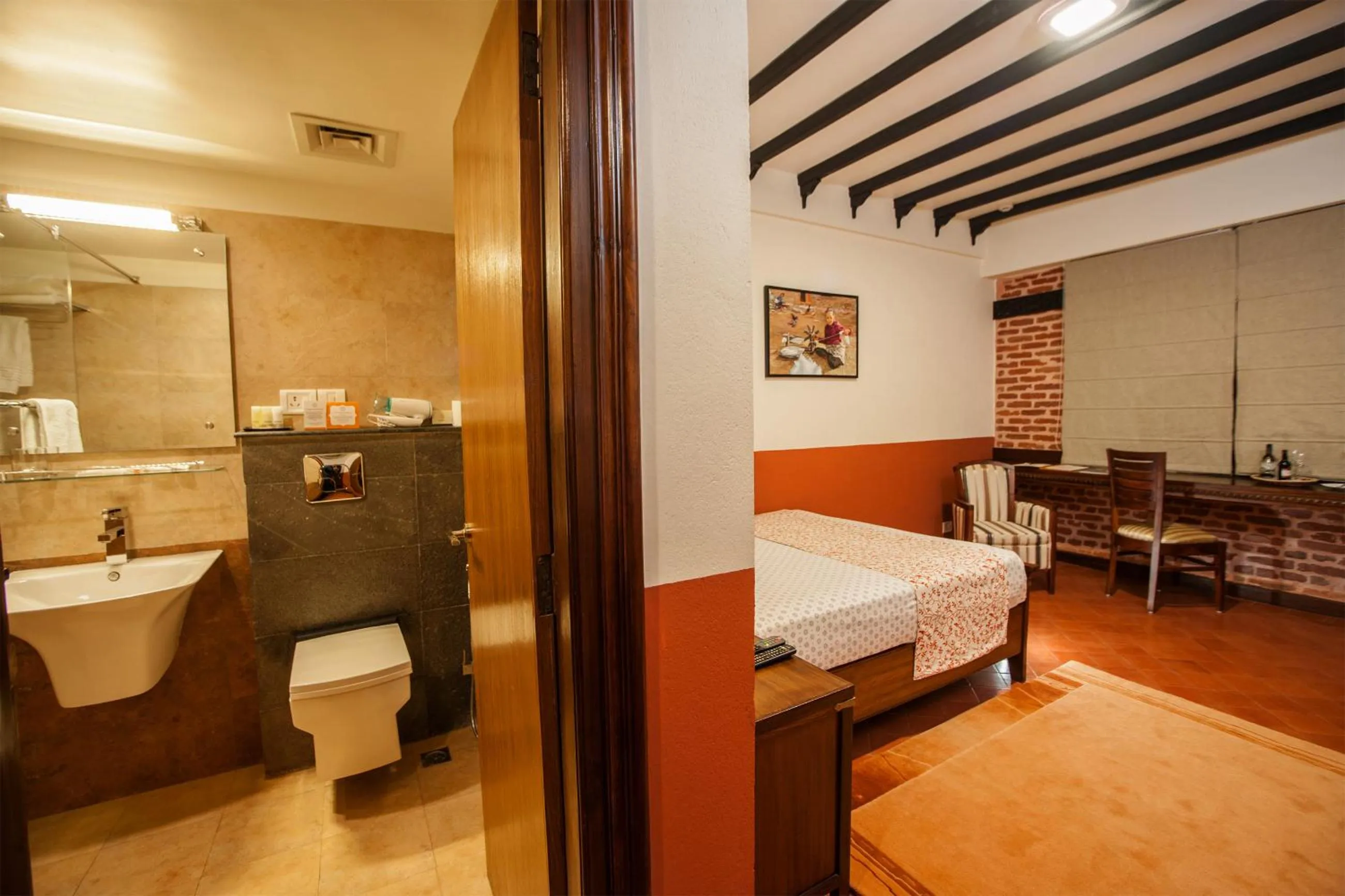 Bathroom, Bed in Traditional Comfort Boutique Hotel