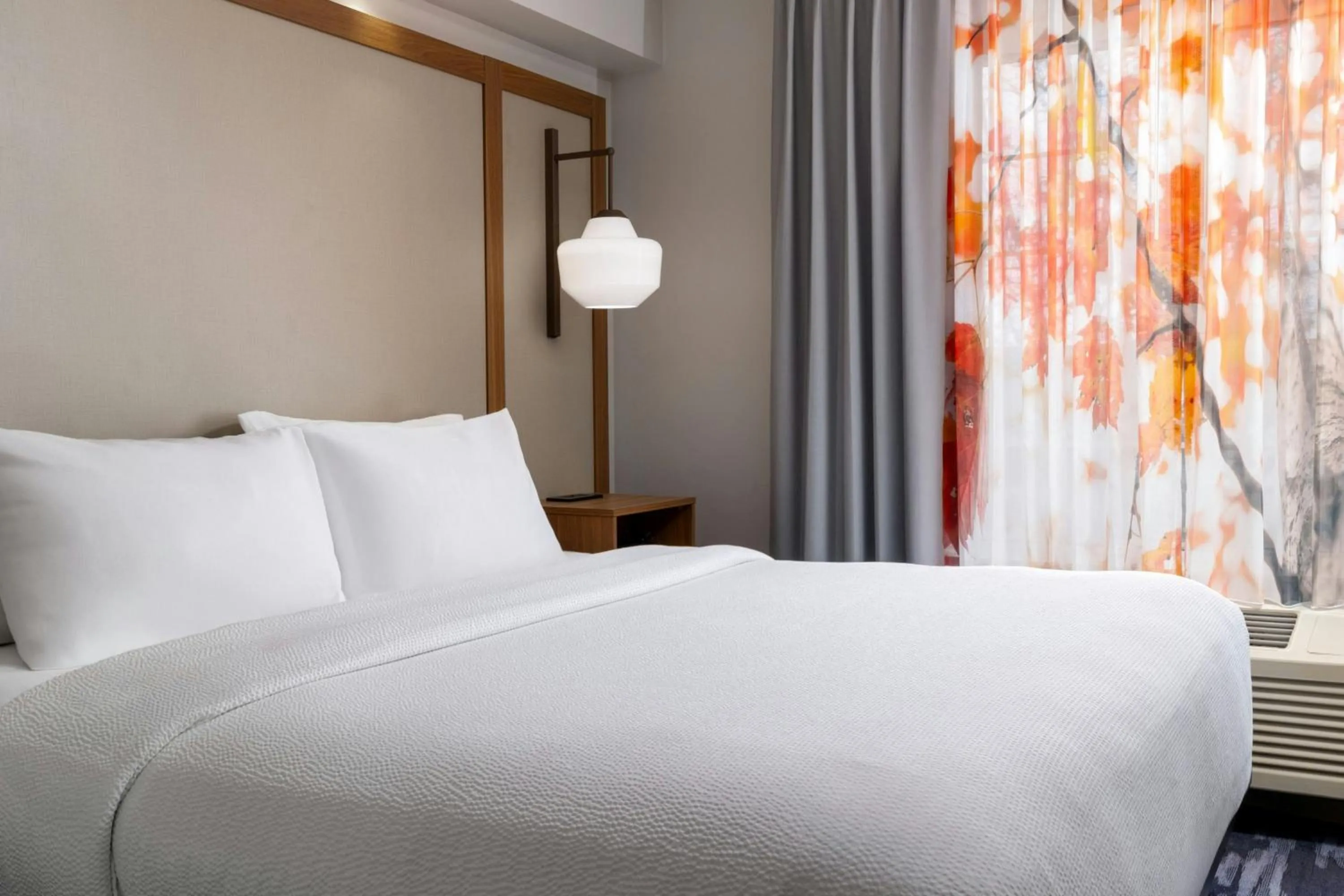 Bedroom, Bed in Fairfield Inn and Suites by Marriott Cincinnati Eastgate