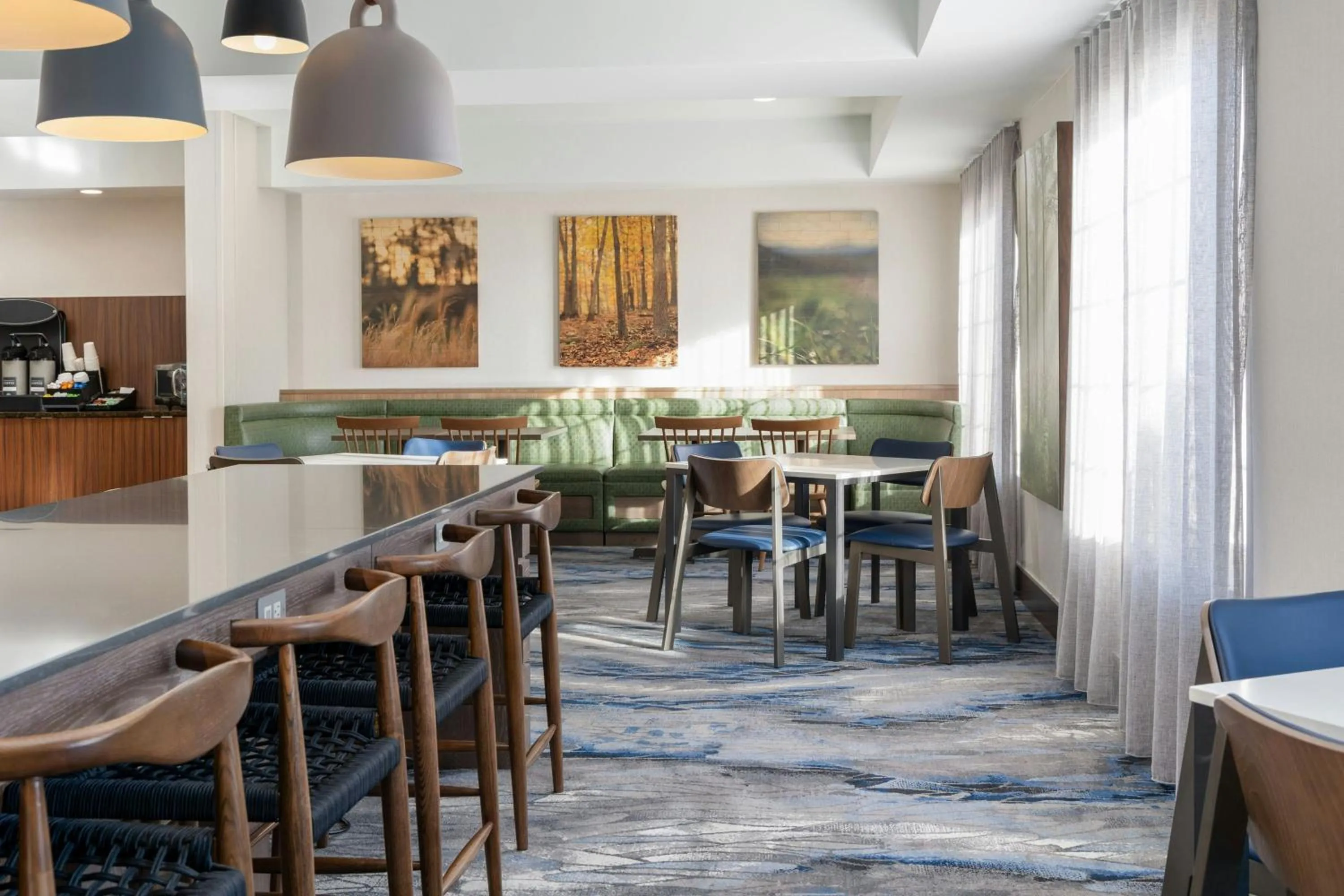 Breakfast in Fairfield Inn and Suites by Marriott Cincinnati Eastgate