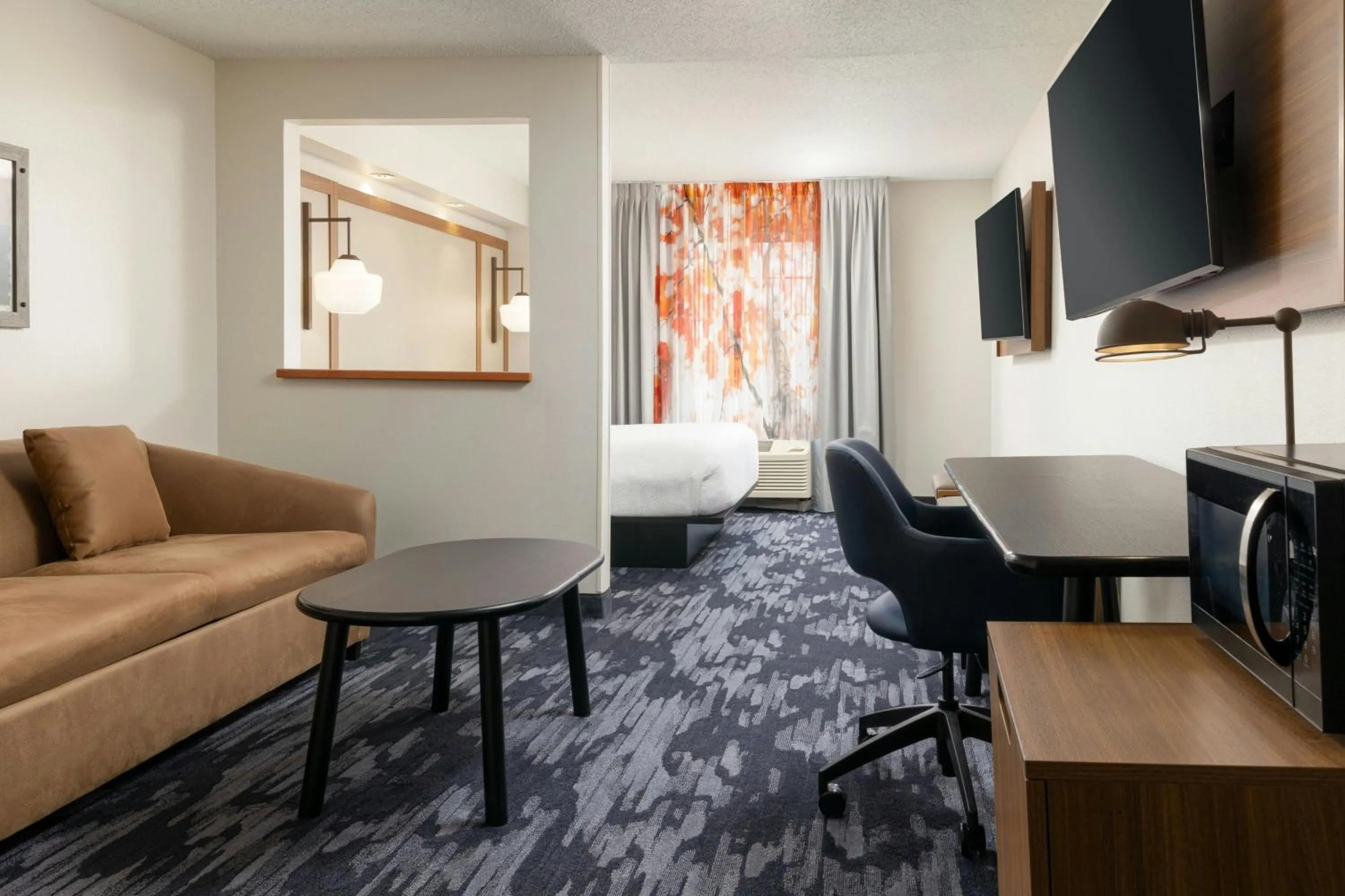 Bedroom in Fairfield Inn and Suites by Marriott Cincinnati Eastgate