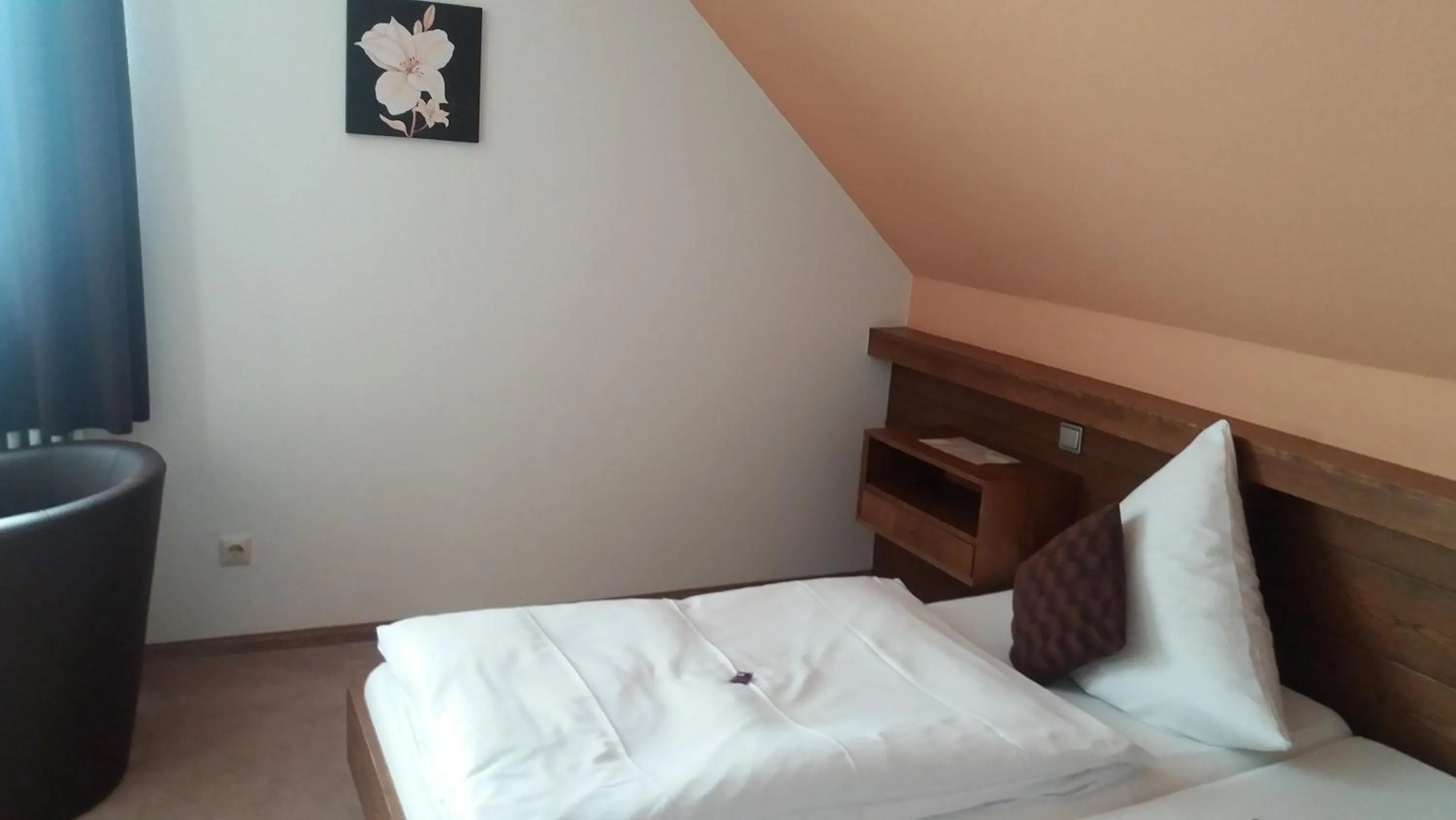 Bedroom, Bed in Gasthaus Finken