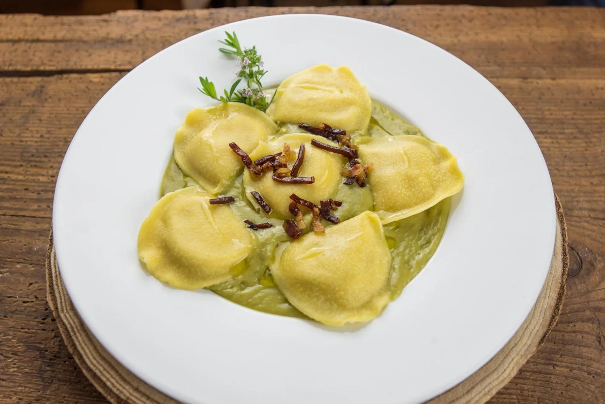 Restaurant/places to eat in Hotel Signal