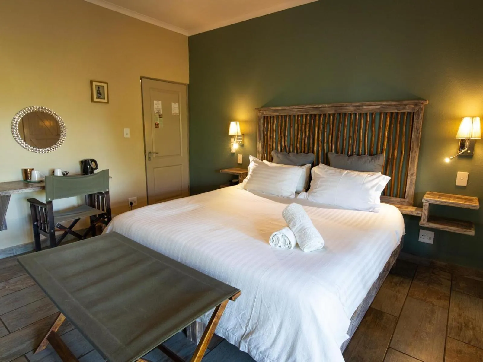 Photo of the whole room, Bed in The Belgium Inn