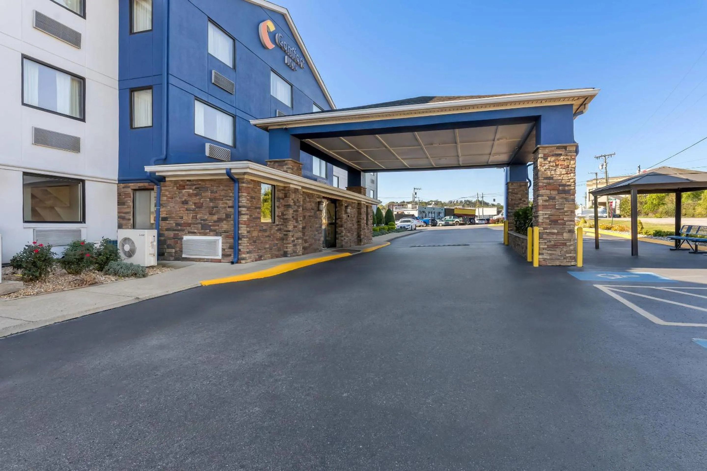Property building in Comfort Inn Nashville West