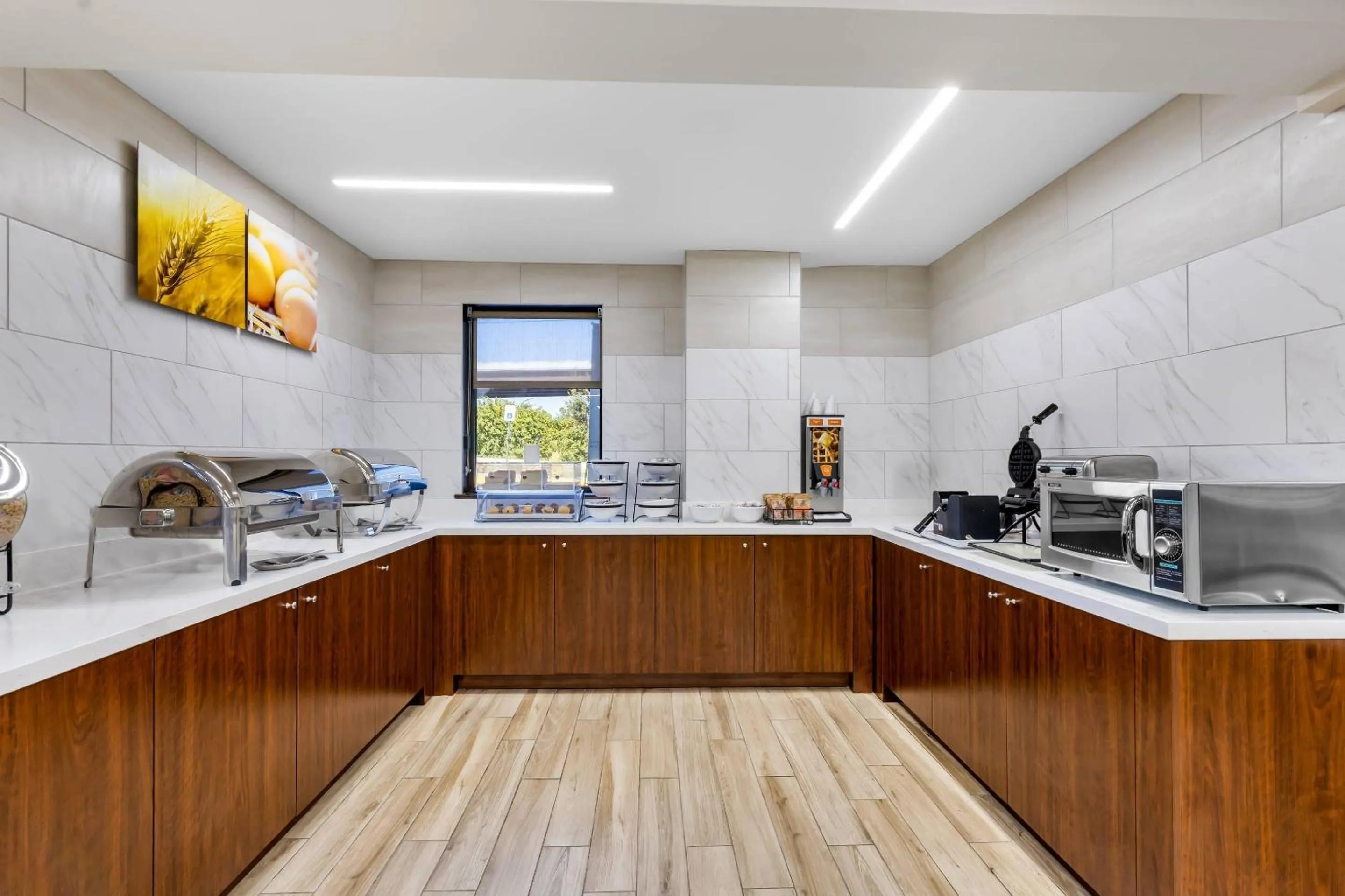 Breakfast in Comfort Inn Nashville West