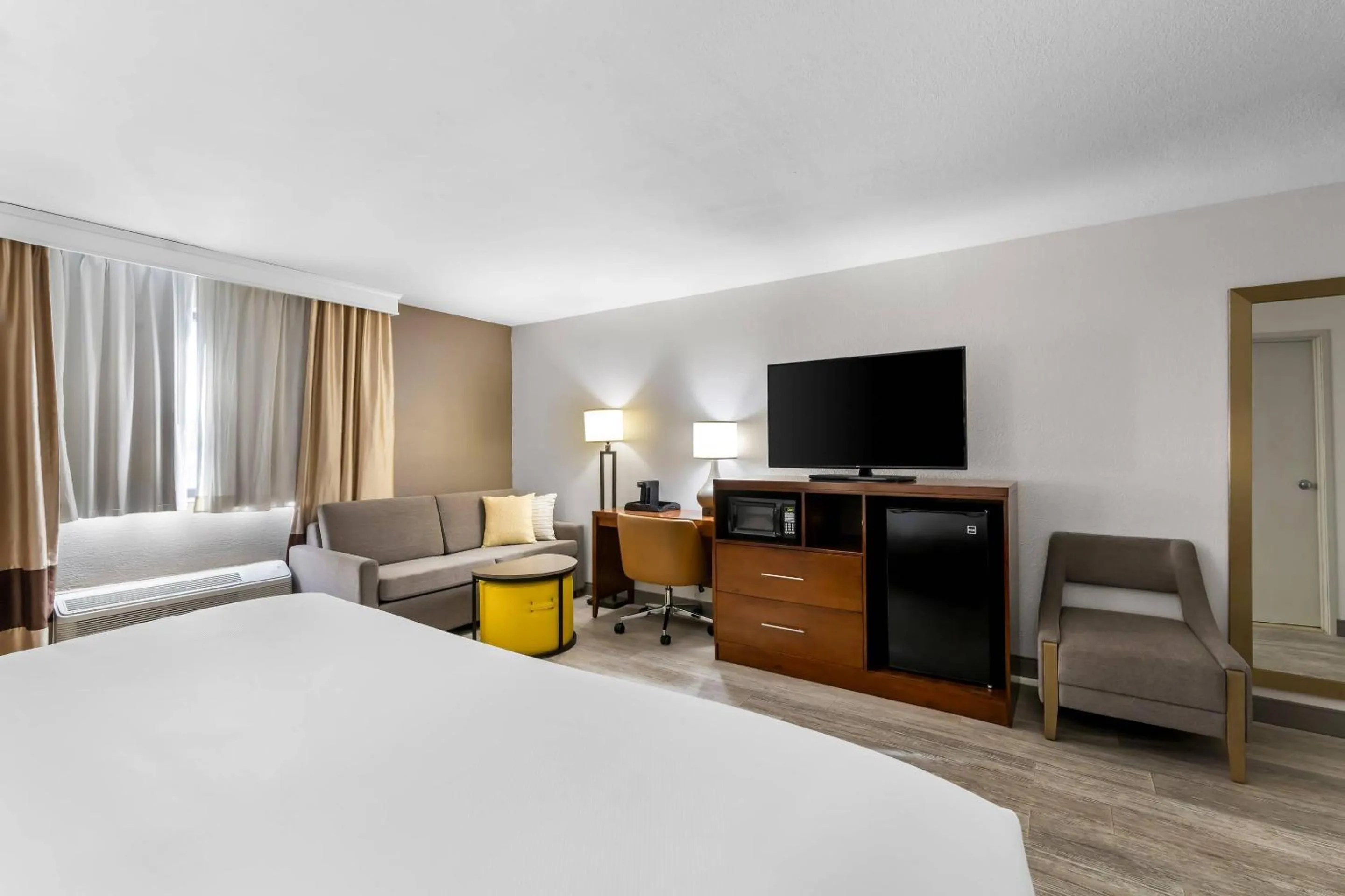 Bedroom, Bed in Comfort Inn Nashville West