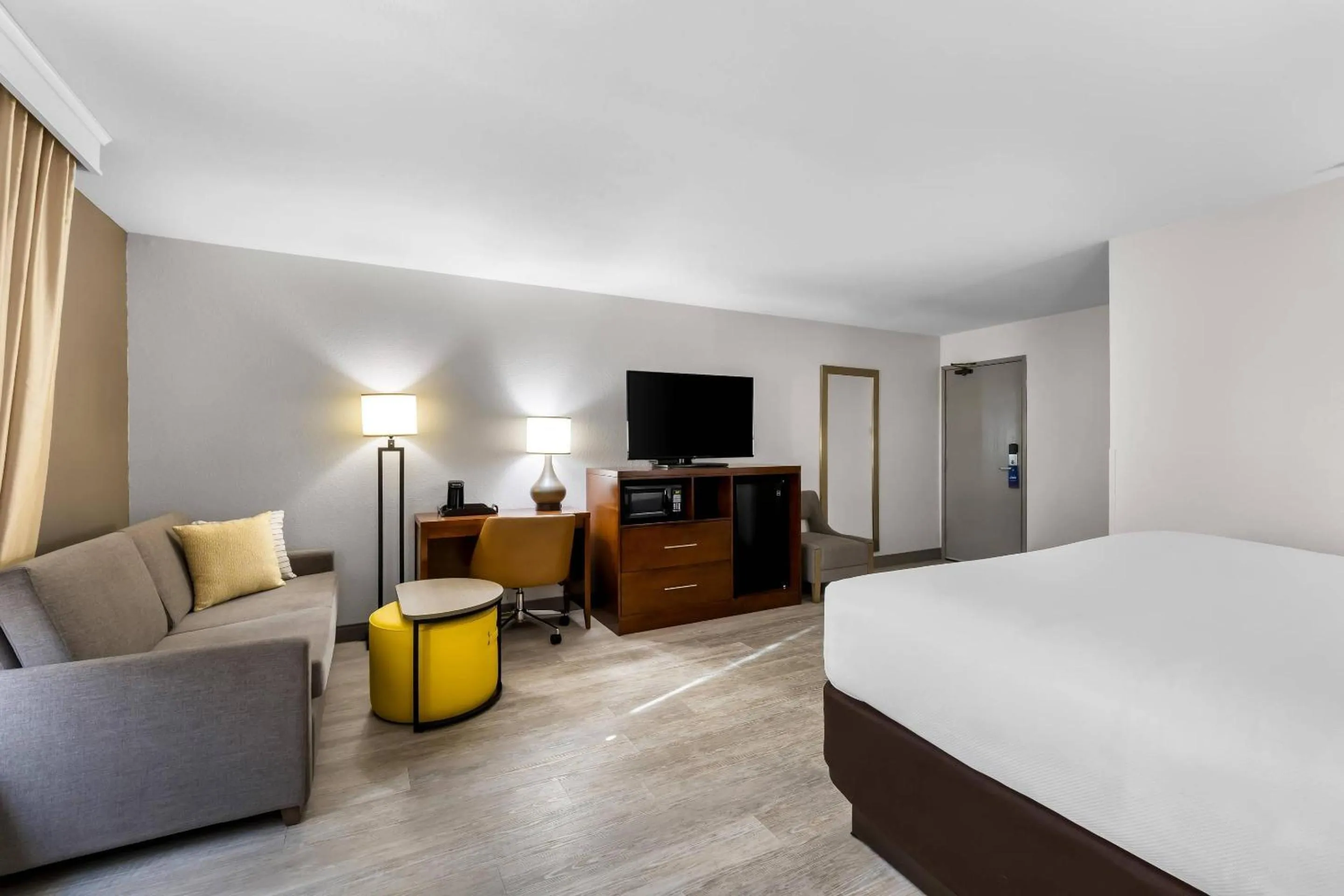 Bedroom, Bed in Comfort Inn Nashville West