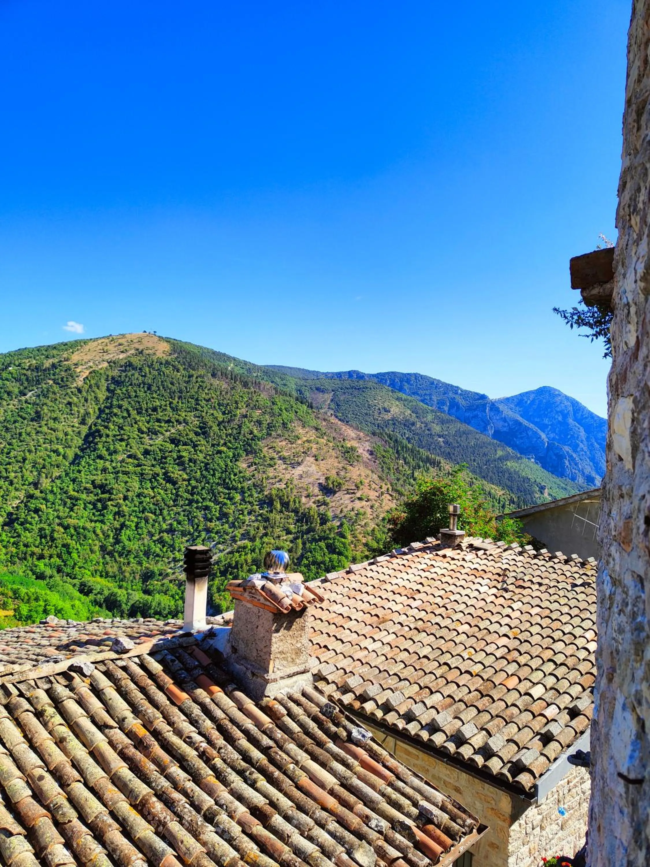 Natural landscape in B&B Bivacco Frasassi climbing & trail running house