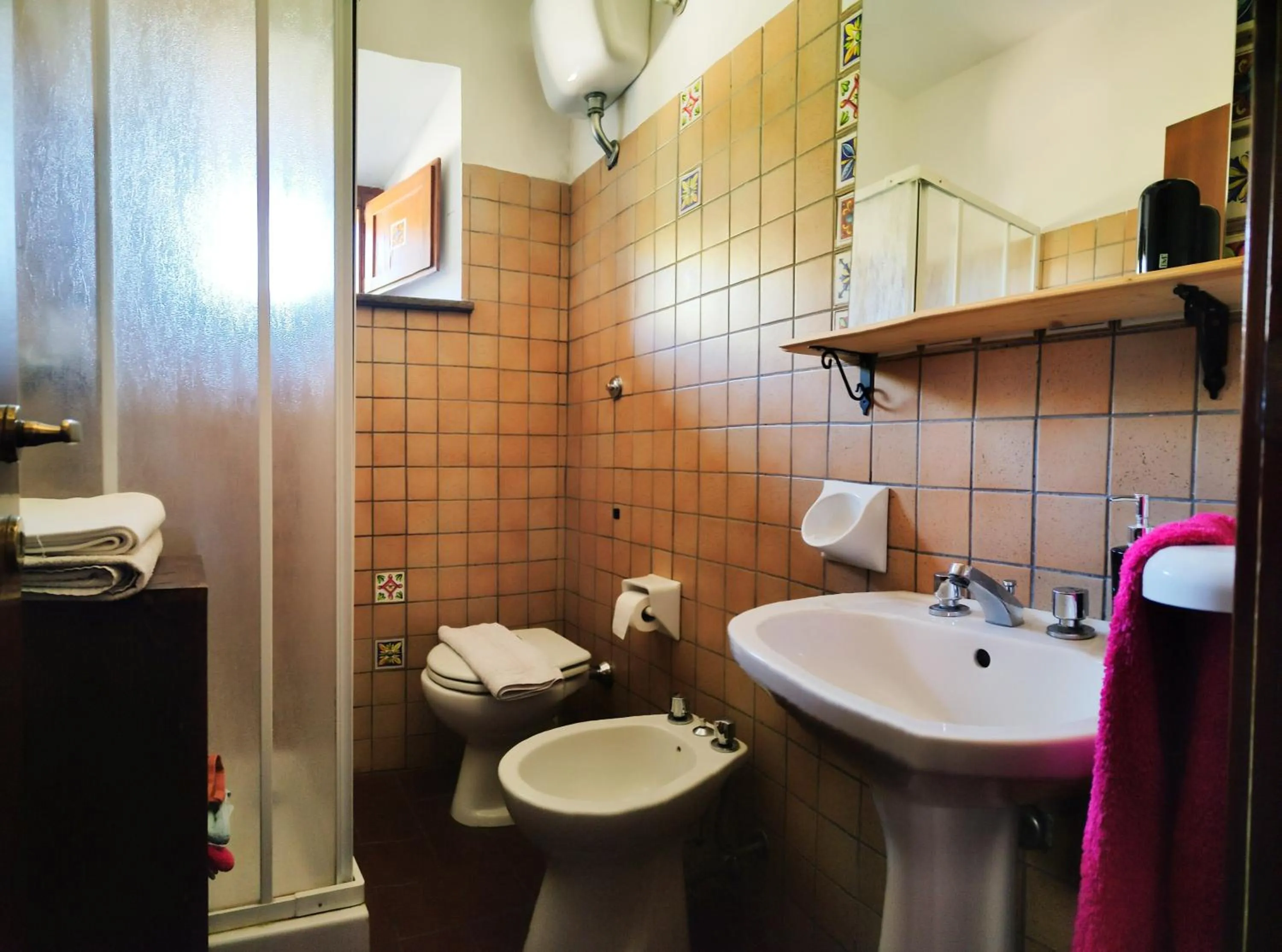 Bathroom in B&B Bivacco Frasassi climbing & trail running house