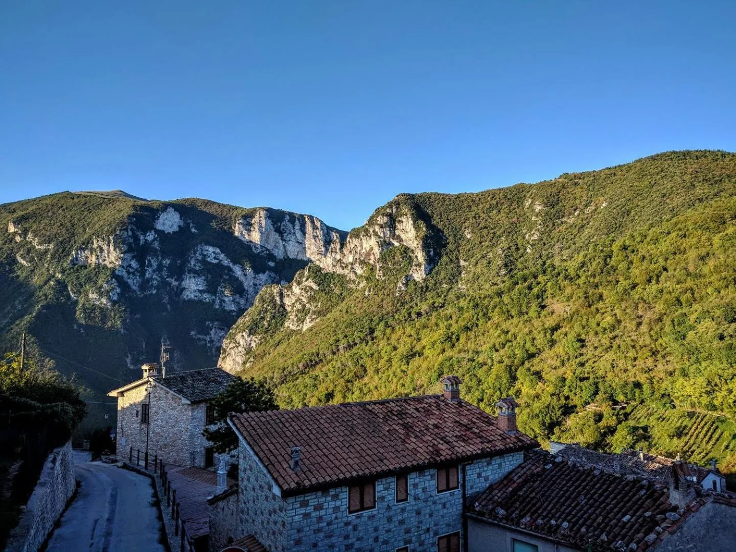 Day in B&B Bivacco Frasassi climbing & trail running house