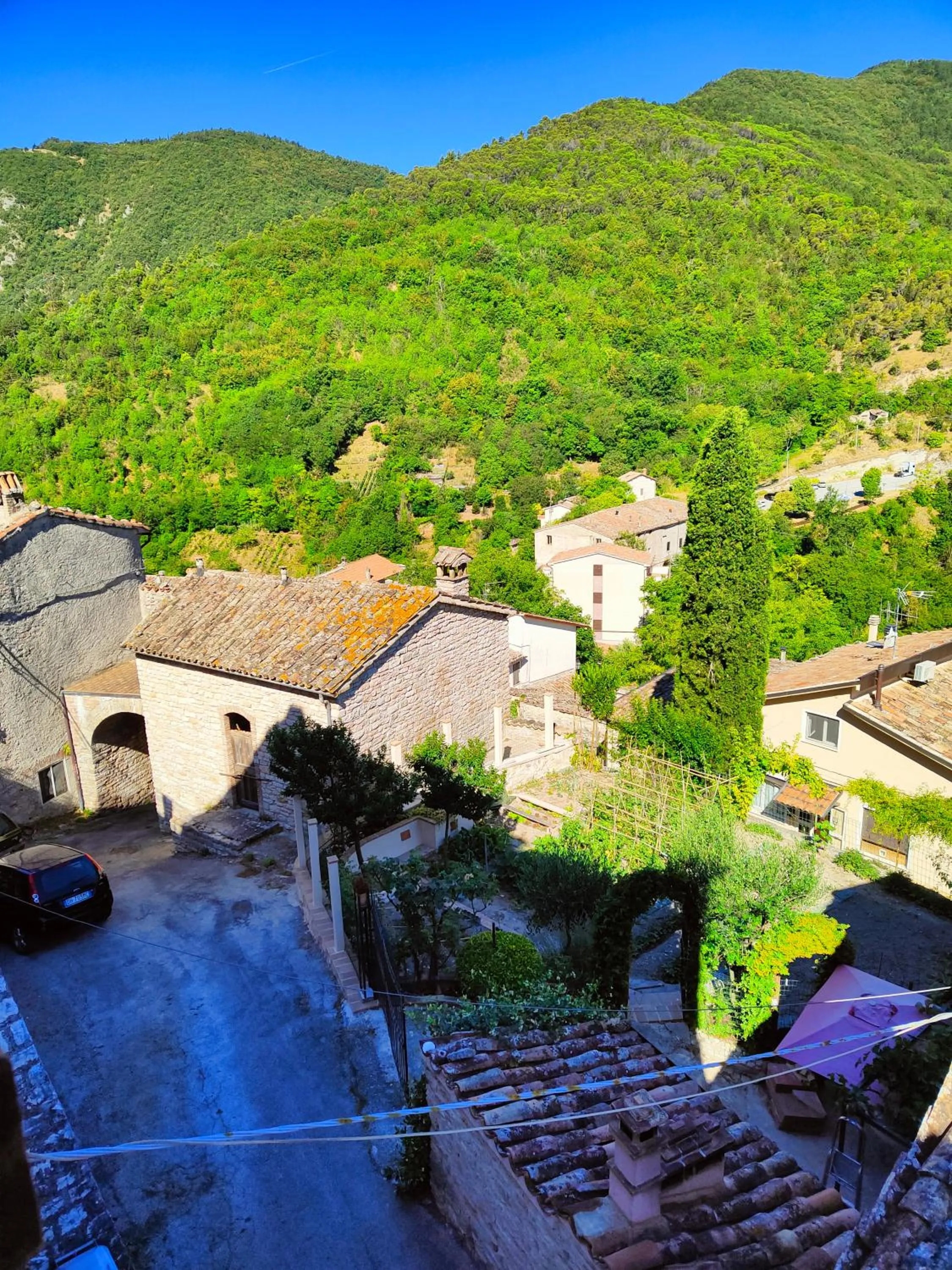 Neighbourhood in B&B Bivacco Frasassi climbing & trail running house