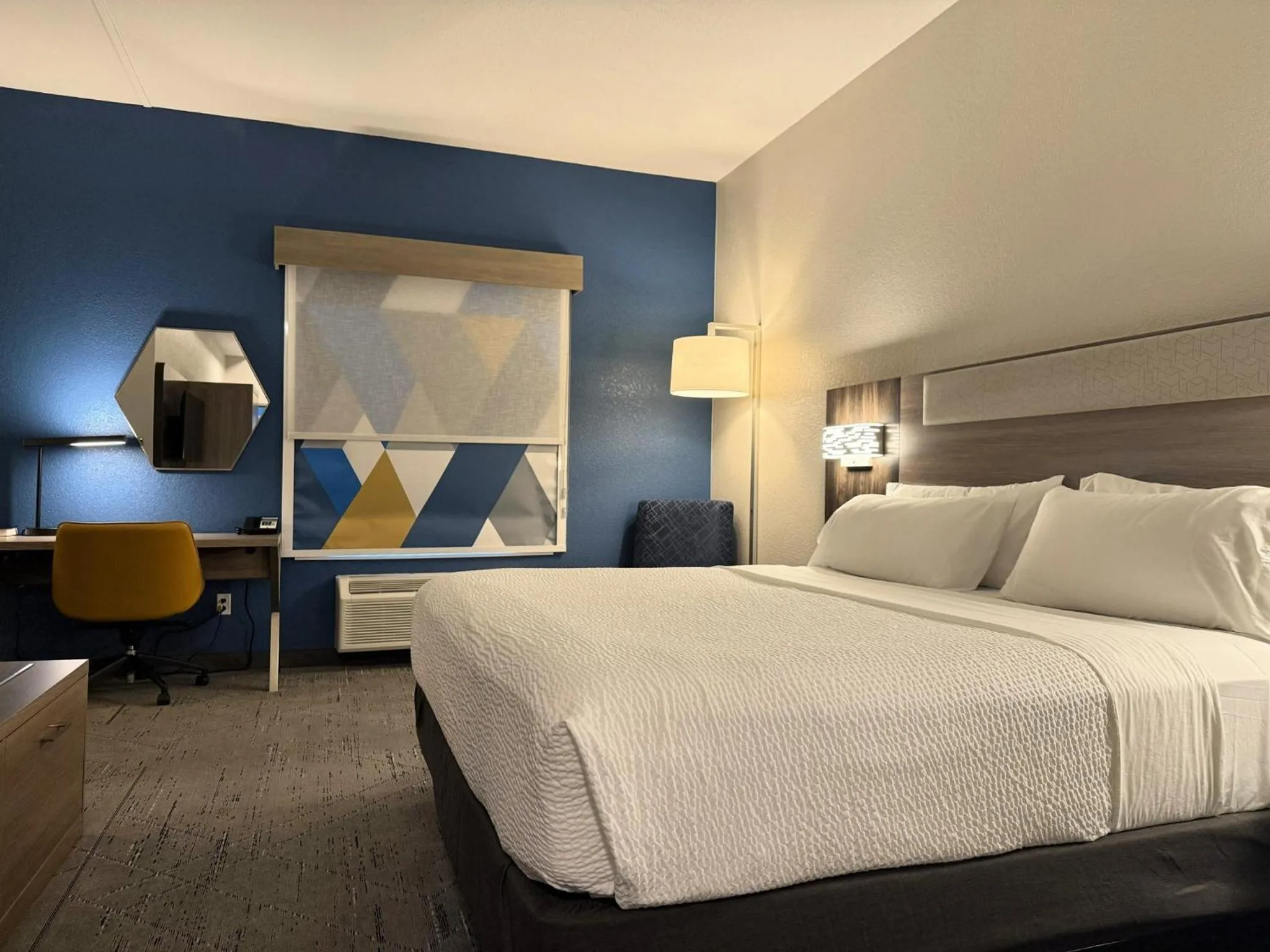 Photo of the whole room, Bed in Holiday Inn Express Boonville by IHG