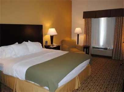 Photo of the whole room, Bed in Holiday Inn Express Boonville by IHG
