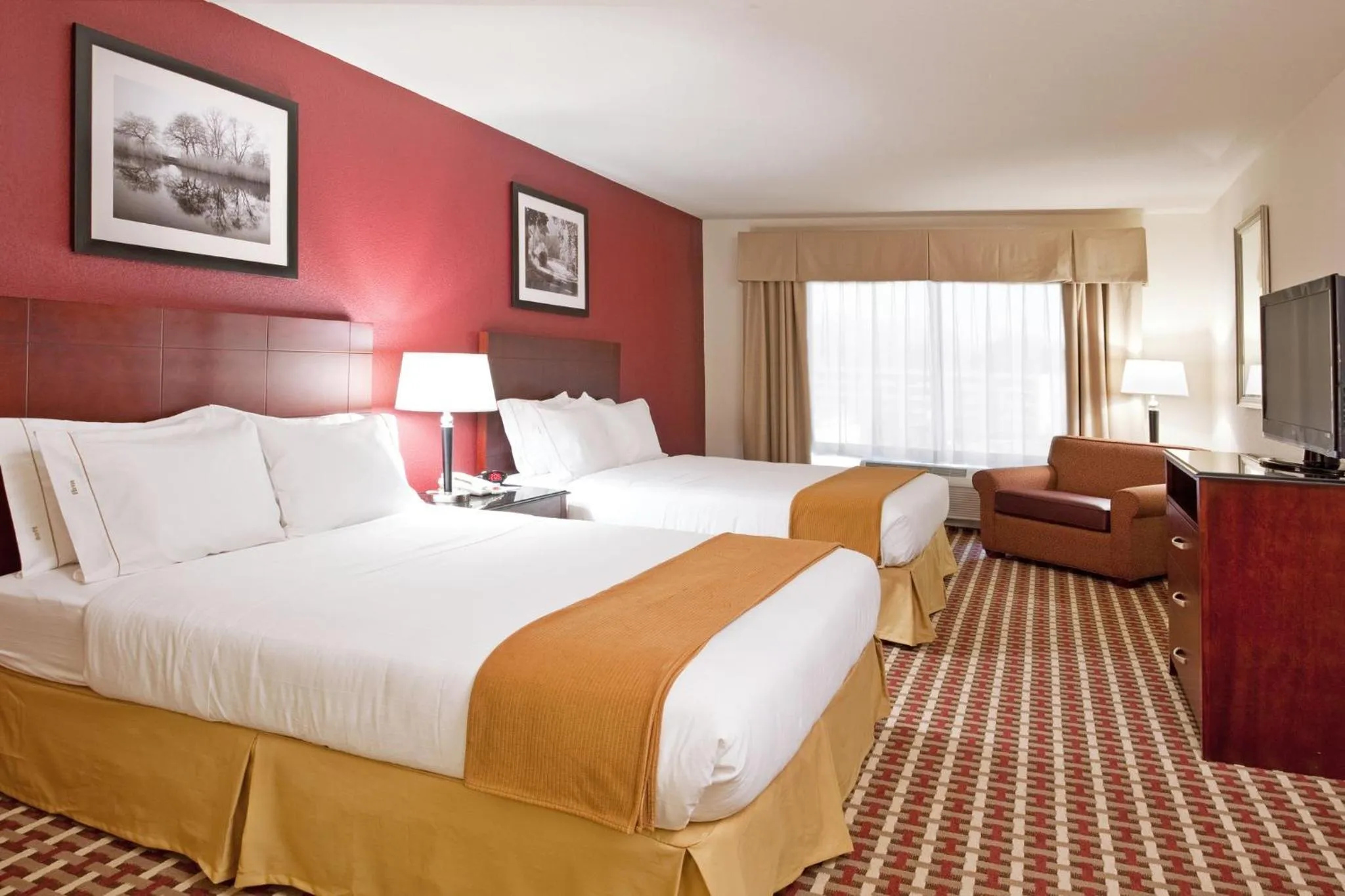 Photo of the whole room, Bed in Holiday Inn Express Hotel & Suites Ohio State University- OSU Medical Center by IHG