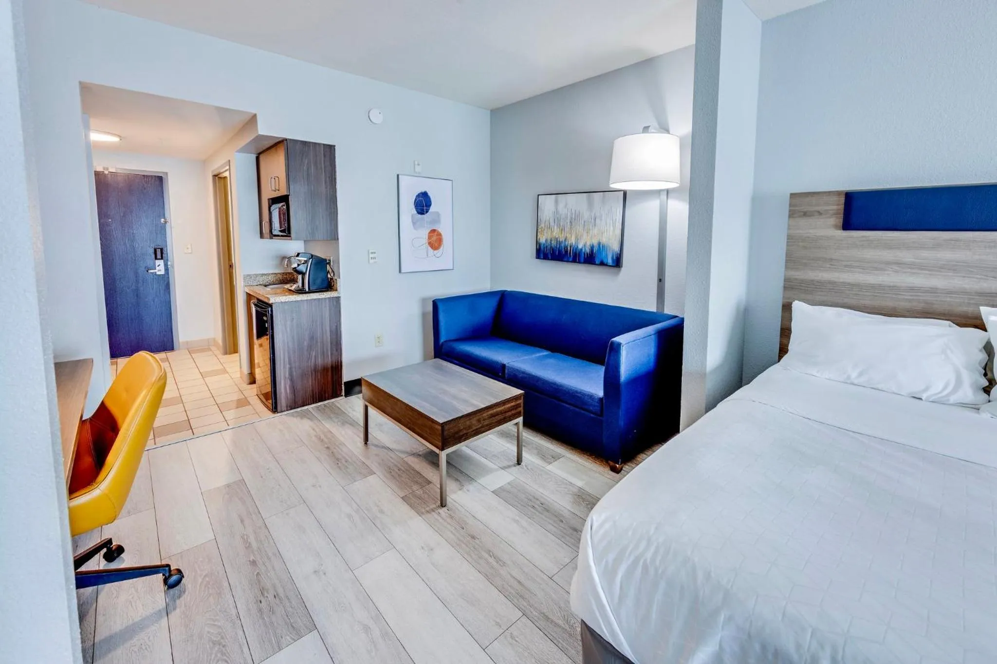 Photo of the whole room, Bed in Holiday Inn Express Hotel & Suites Ohio State University- OSU Medical Center by IHG