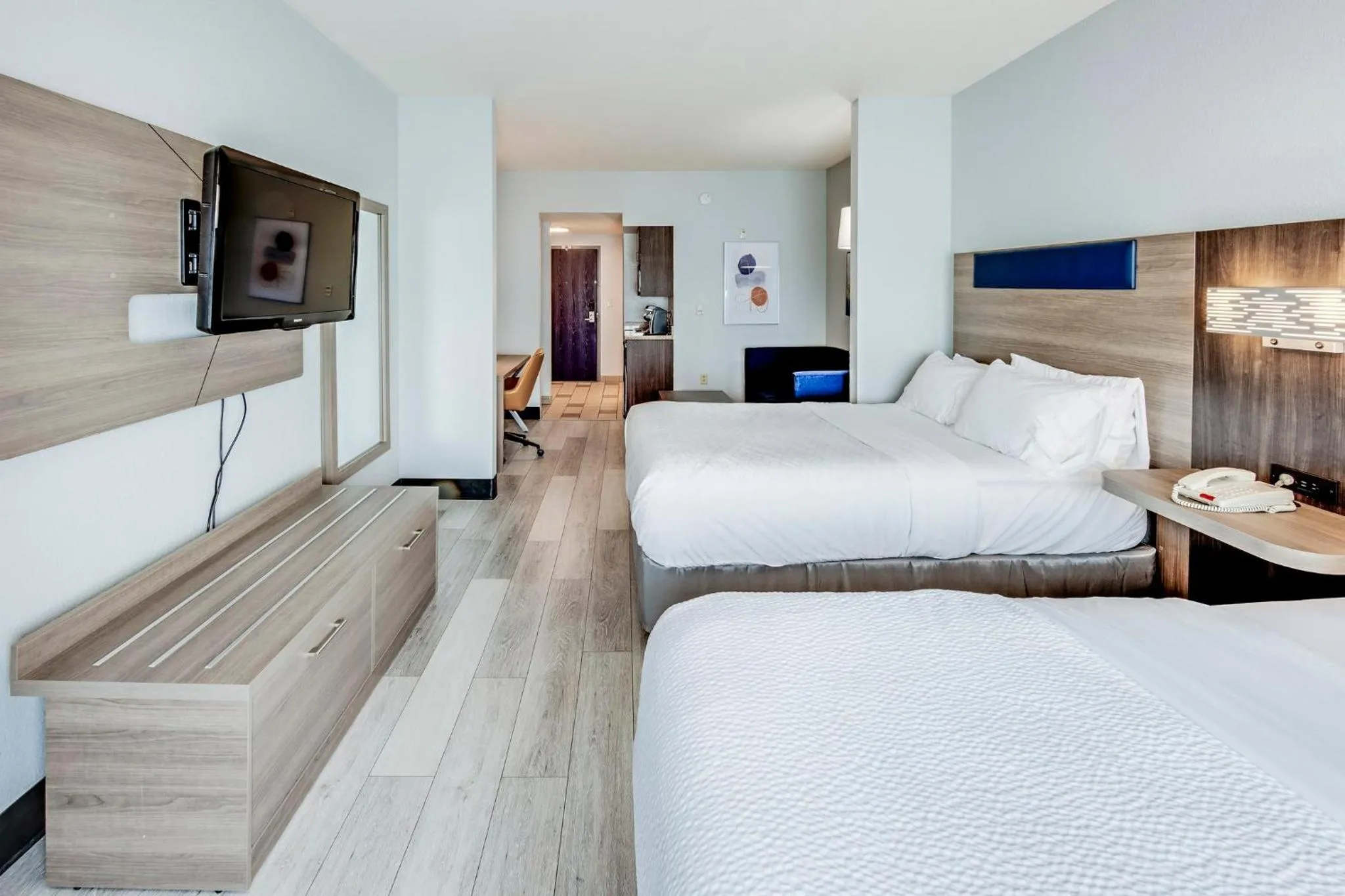 Photo of the whole room, Bed in Holiday Inn Express Hotel & Suites Ohio State University- OSU Medical Center by IHG