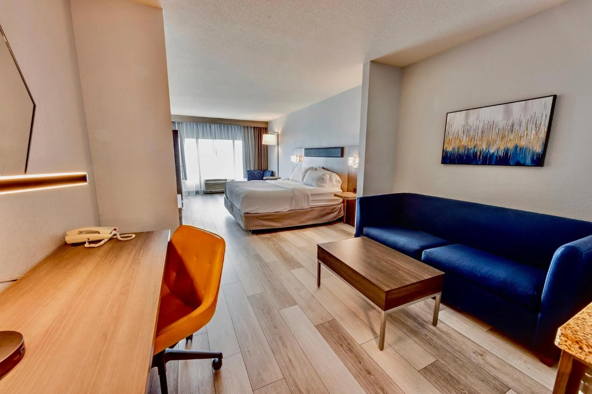 Photo of the whole room, Bed in Holiday Inn Express Hotel & Suites Ohio State University- OSU Medical Center by IHG