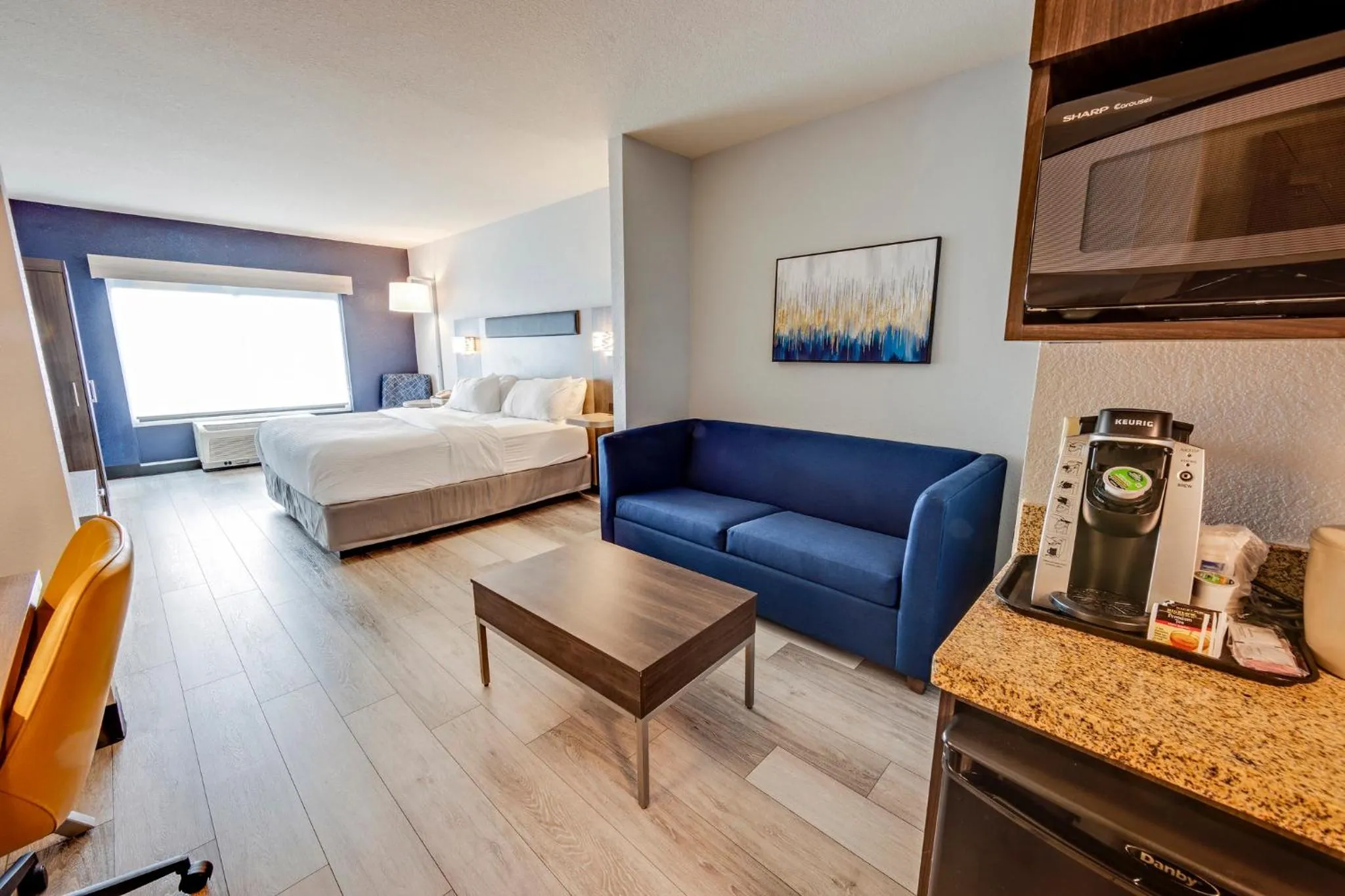 Photo of the whole room, Bed in Holiday Inn Express Hotel & Suites Ohio State University- OSU Medical Center by IHG