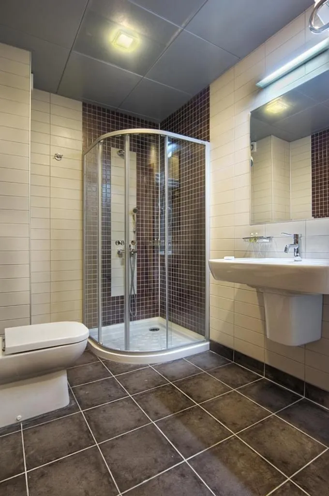 Shower in Cerkezkoy Business Hotel