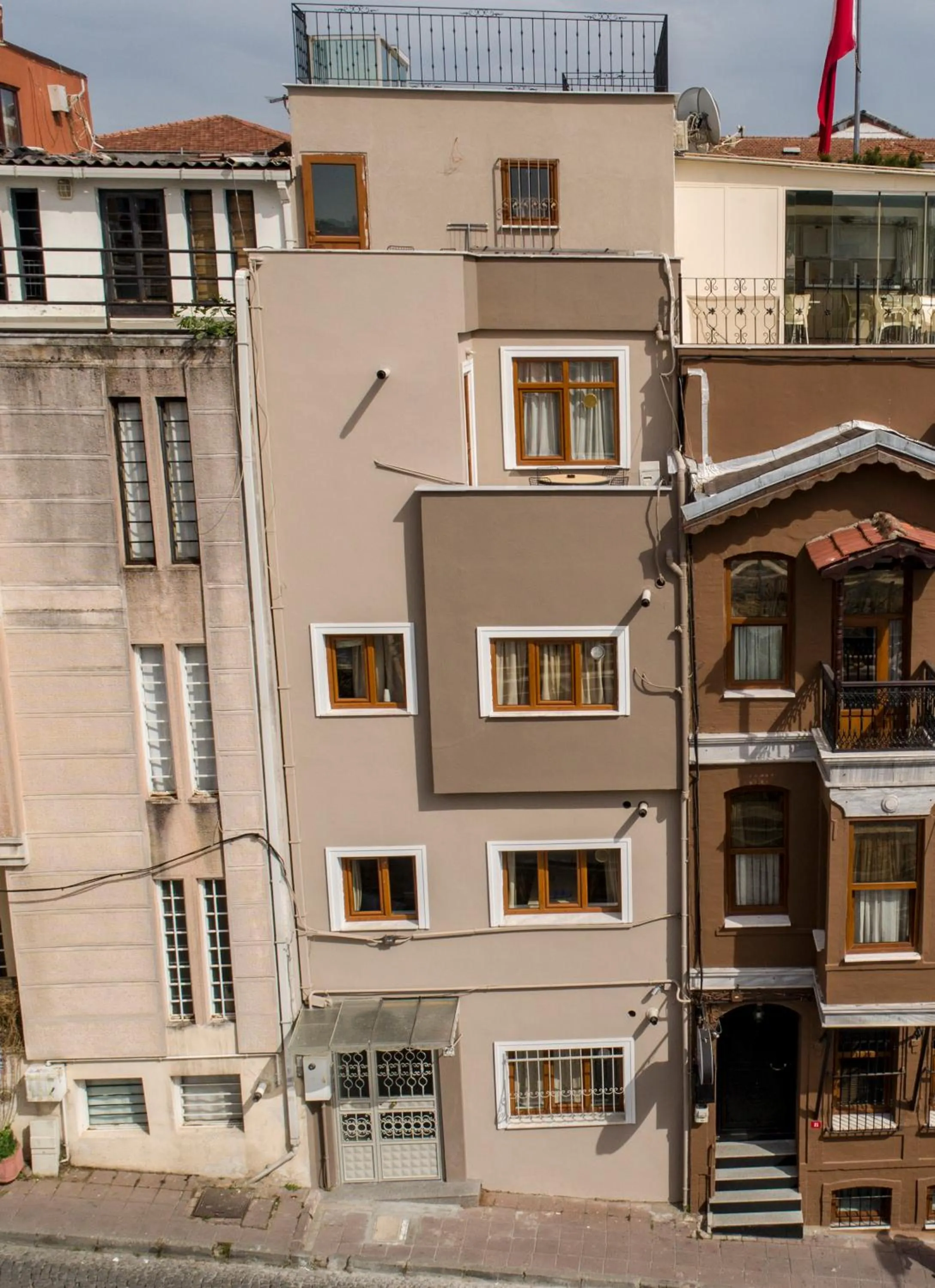 Property building in Masal Apart