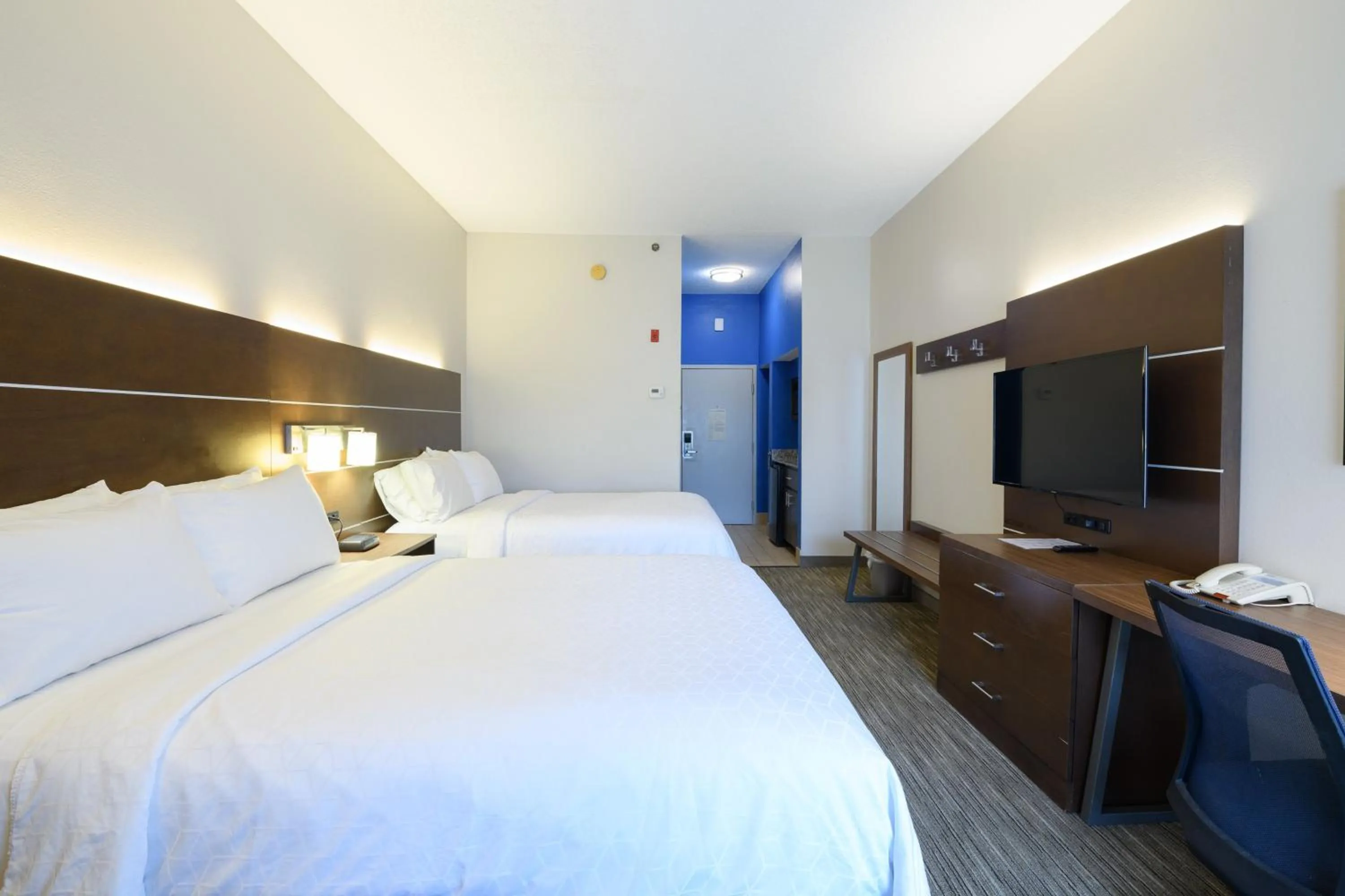 Photo of the whole room, Bed in Holiday Inn Express Hotel & Suites Blythewood by IHG