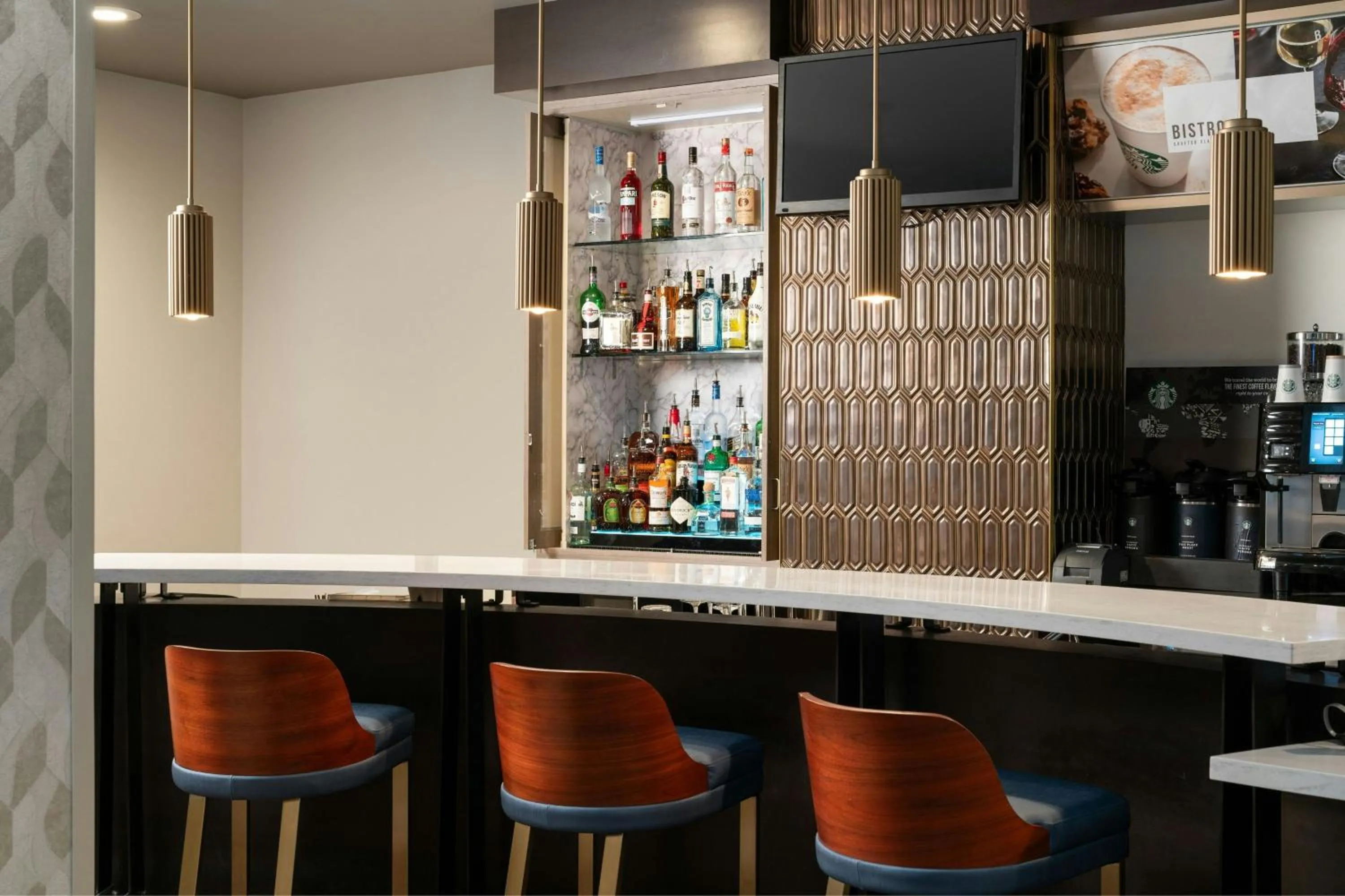 Restaurant/places to eat in Courtyard by Marriott St. Petersburg Downtown