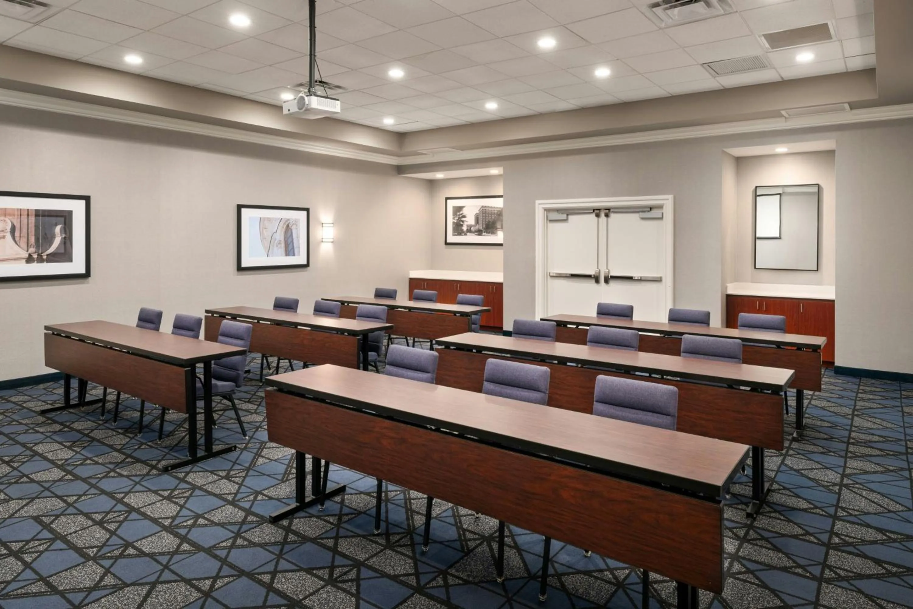 Meeting/conference room in Courtyard by Marriott St. Petersburg Downtown