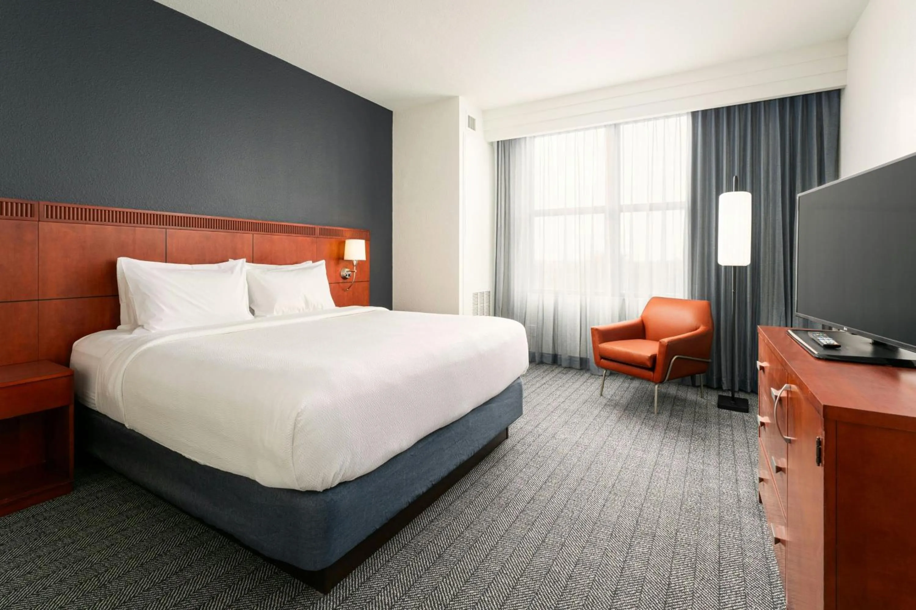 Photo of the whole room, Bed in Courtyard by Marriott St. Petersburg Downtown